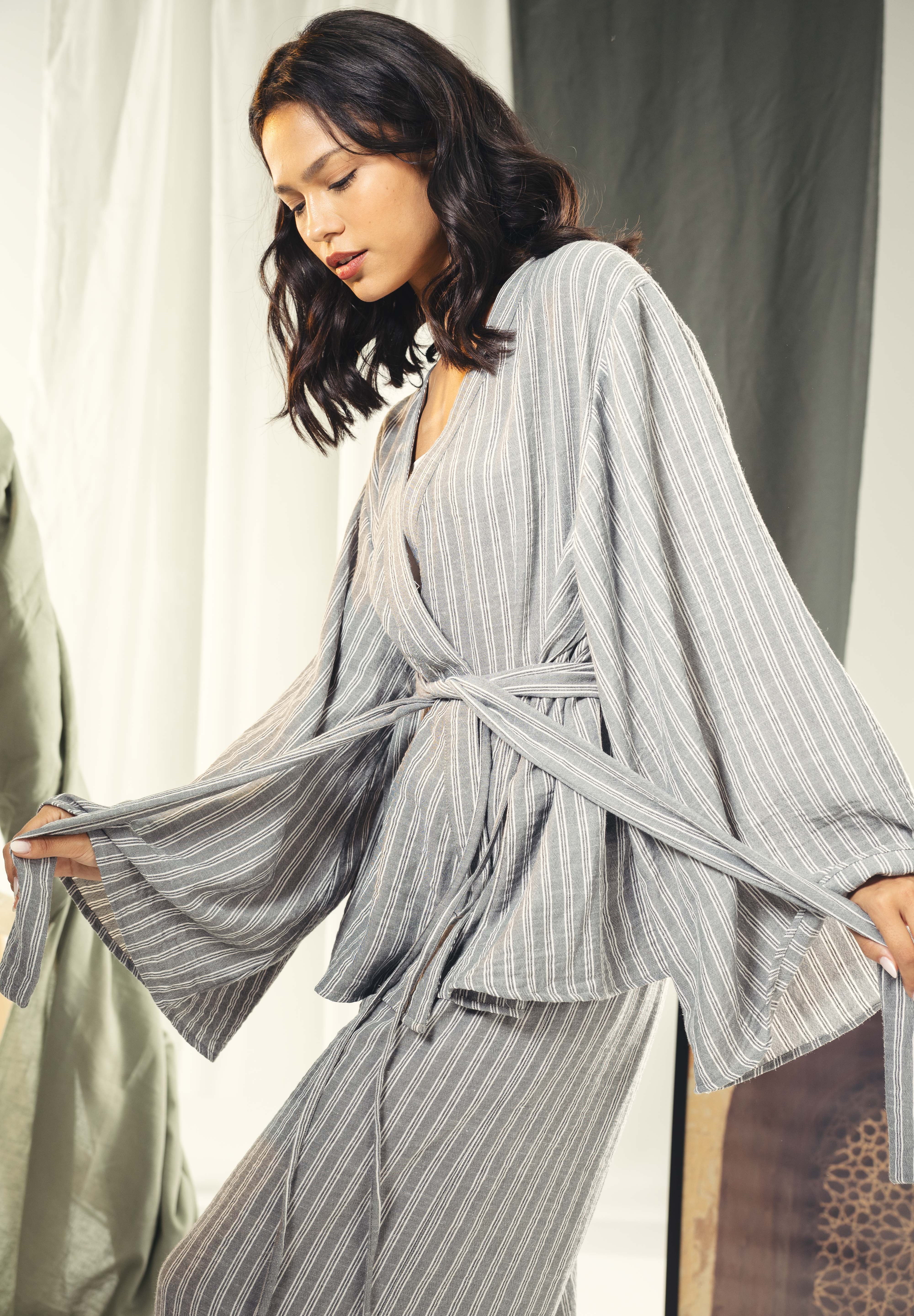 Striped Relaxed-Fit Cardigan with Wide Sleeves Grey