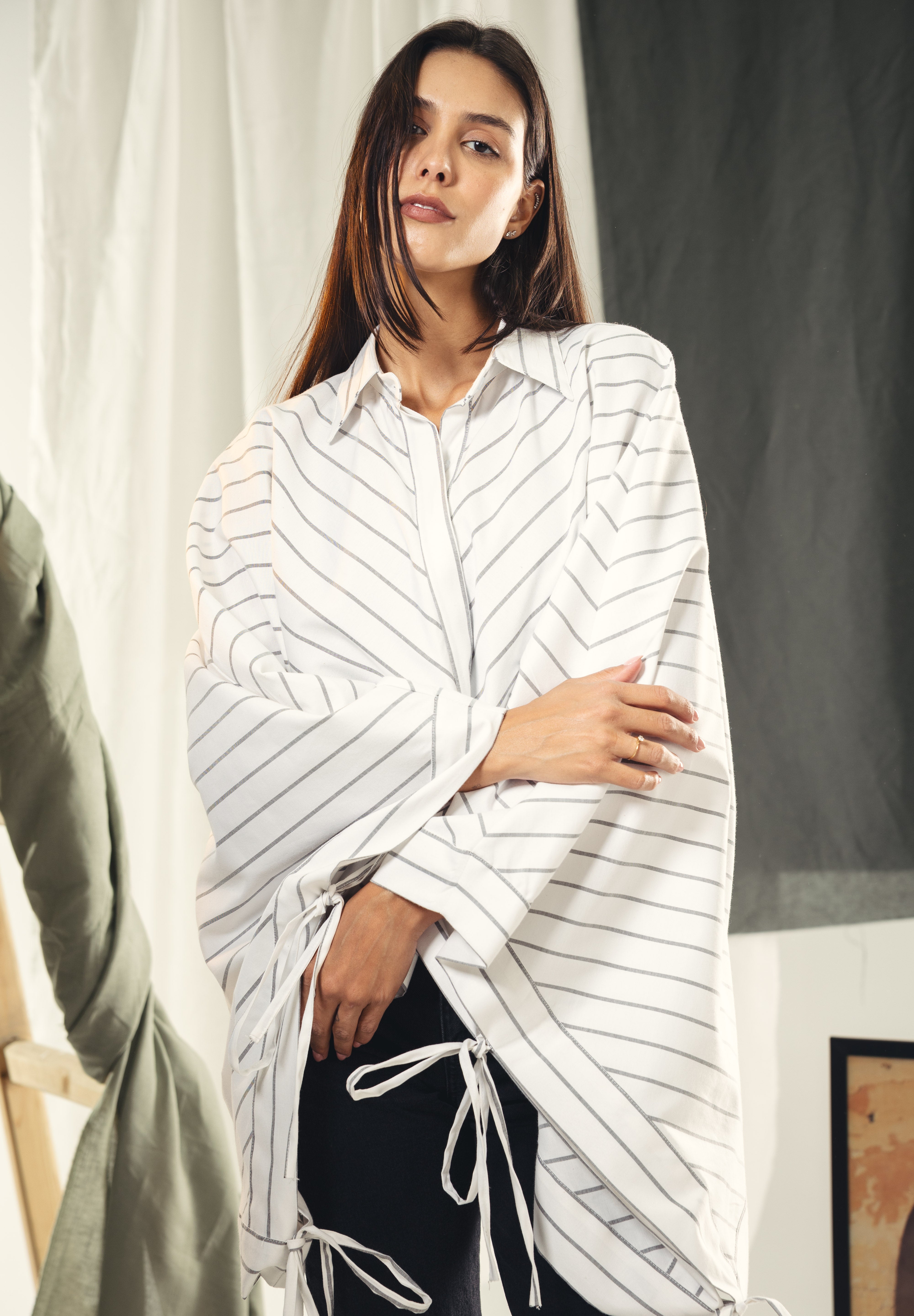 oversized striped shirt with back straw string White & Black