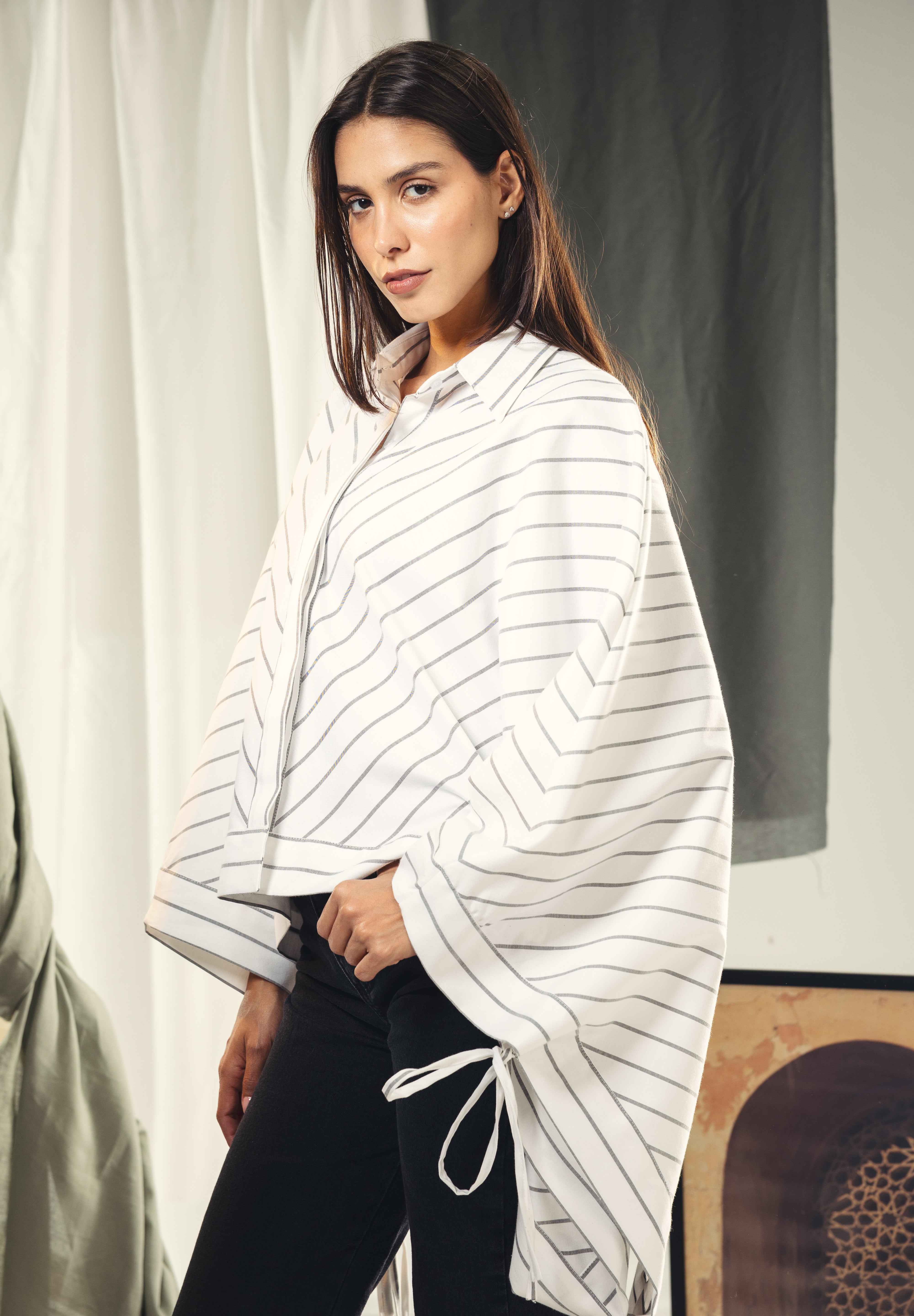 oversized striped shirt with back straw string White & Black