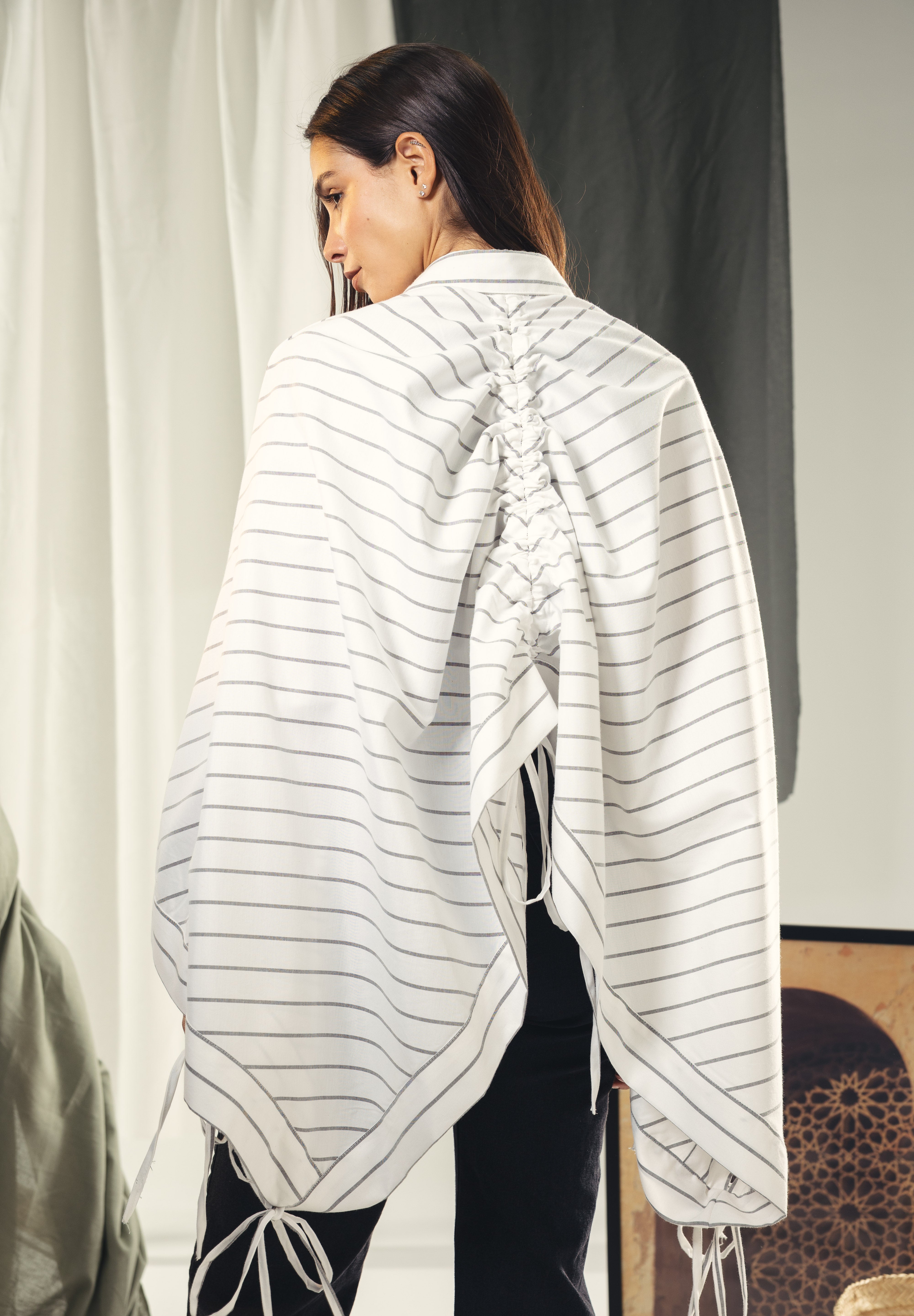 oversized striped shirt with back straw string White & Black