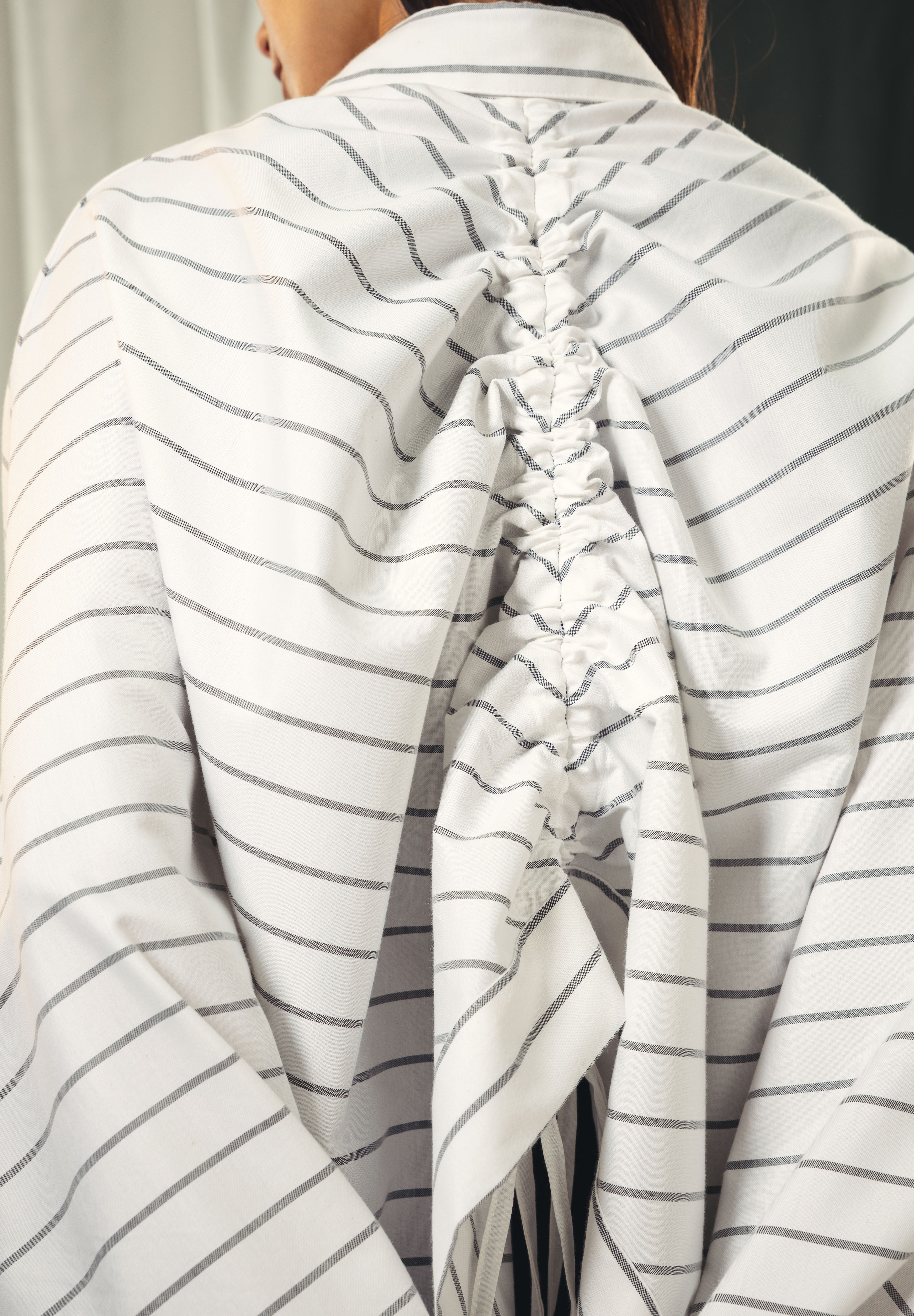 oversized striped shirt with back straw string White & Black