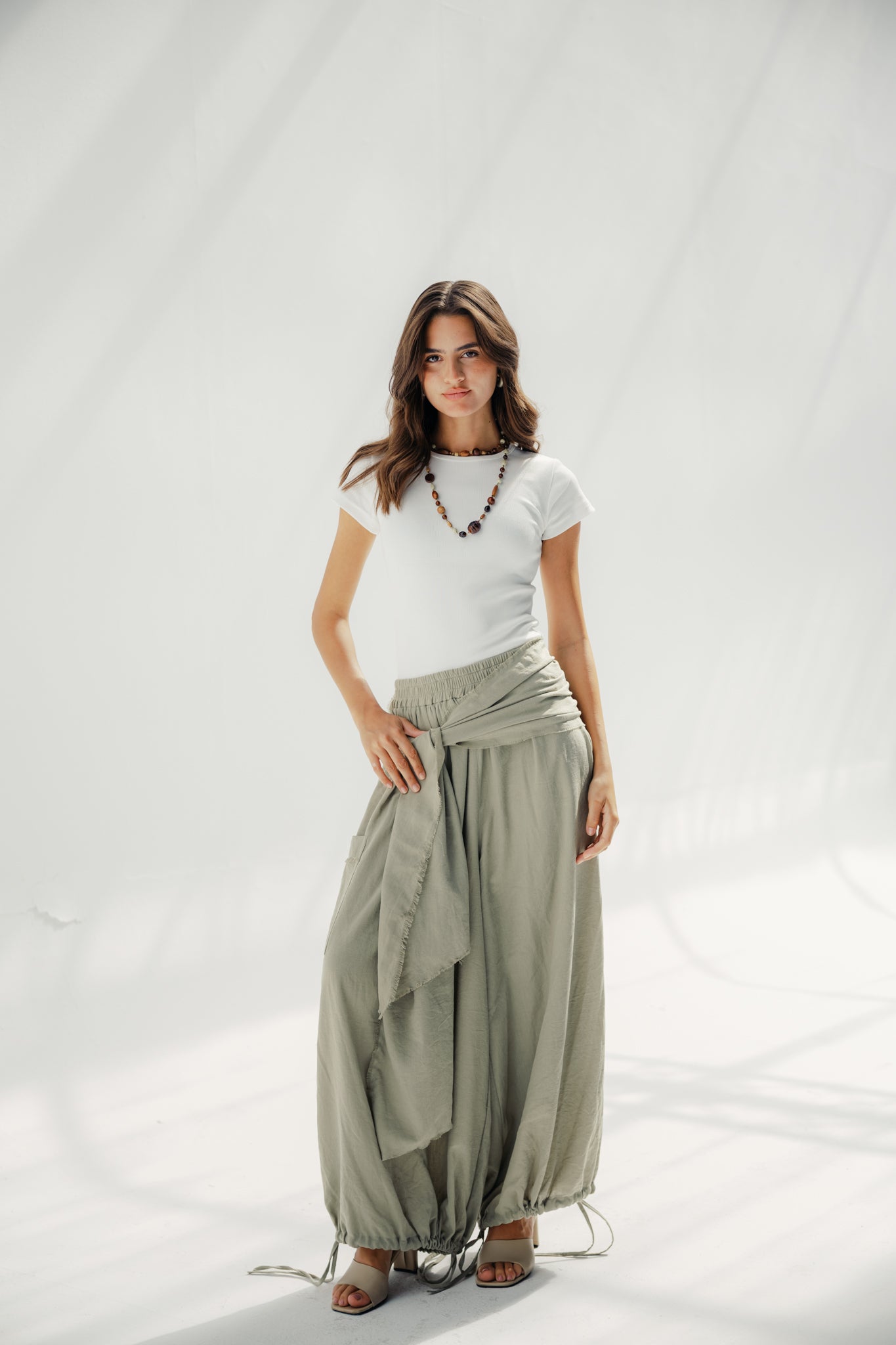 Balloon pants with a waist band and a scarf light olive