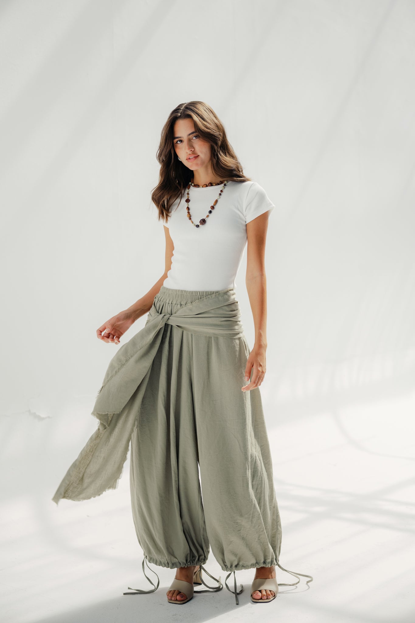 Balloon pants with a waist band and a scarf light olive