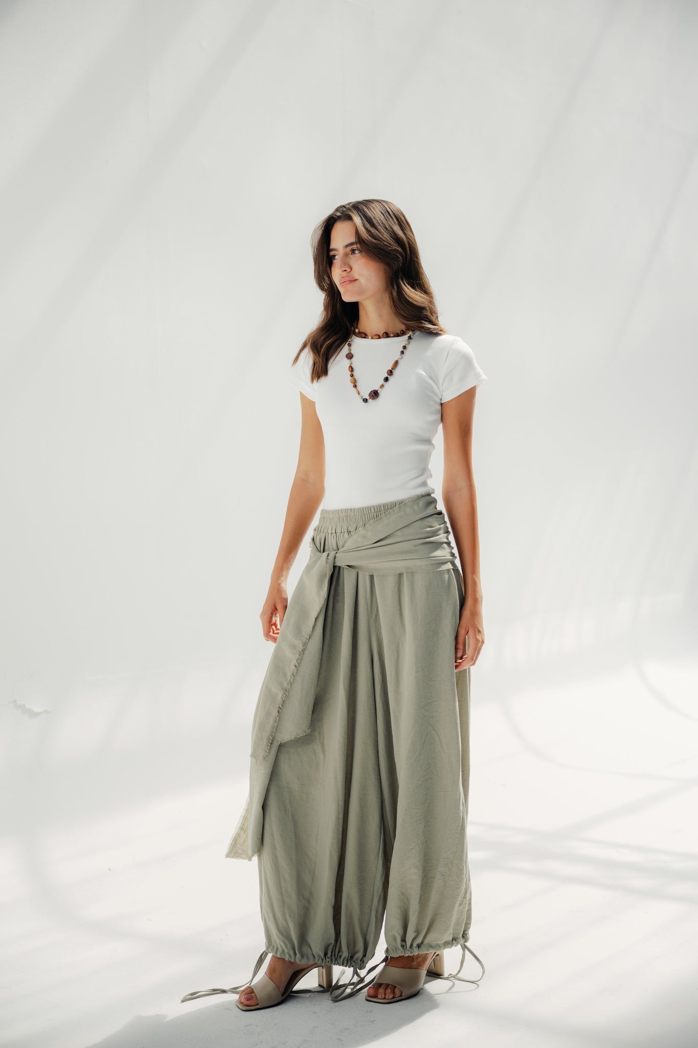 Balloon pants with a waist band and a scarf light olive