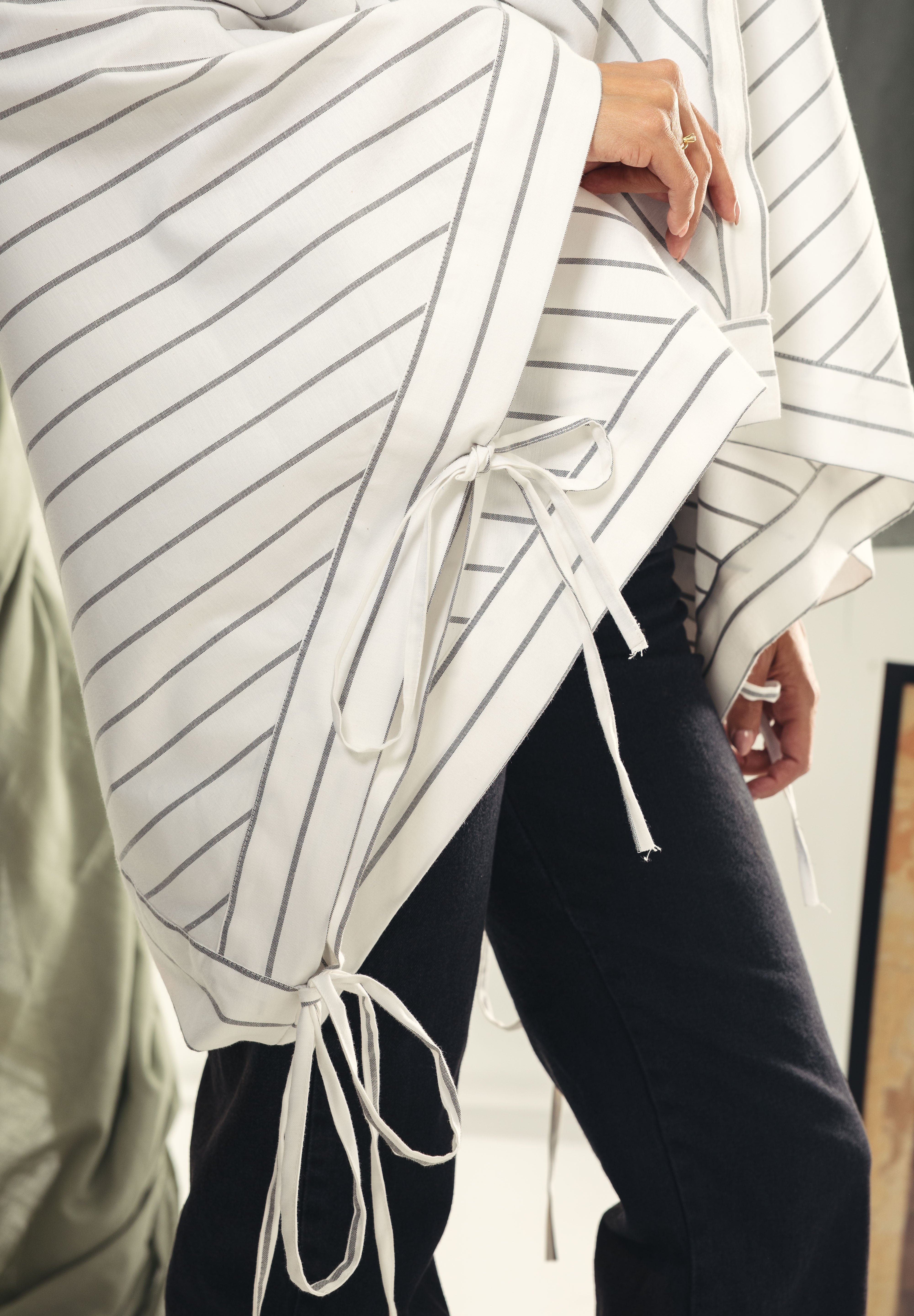 oversized striped shirt with back straw string White & Black