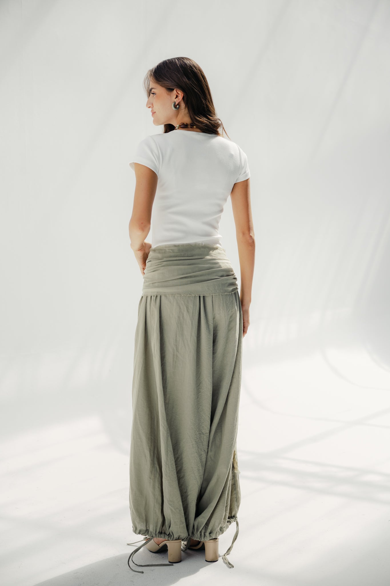 Balloon pants with a waist band and a scarf light olive