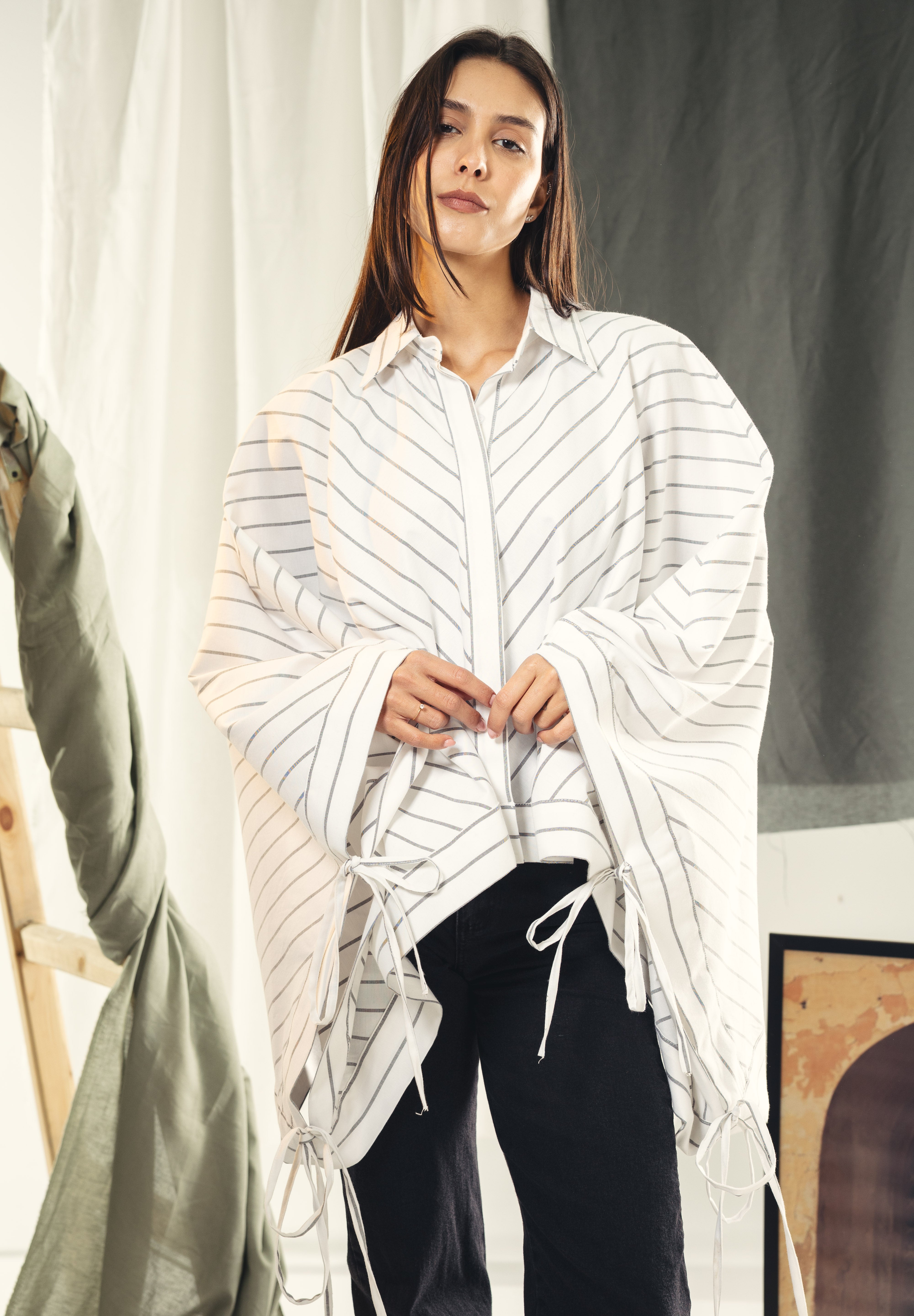 oversized striped shirt with back straw string White & Black