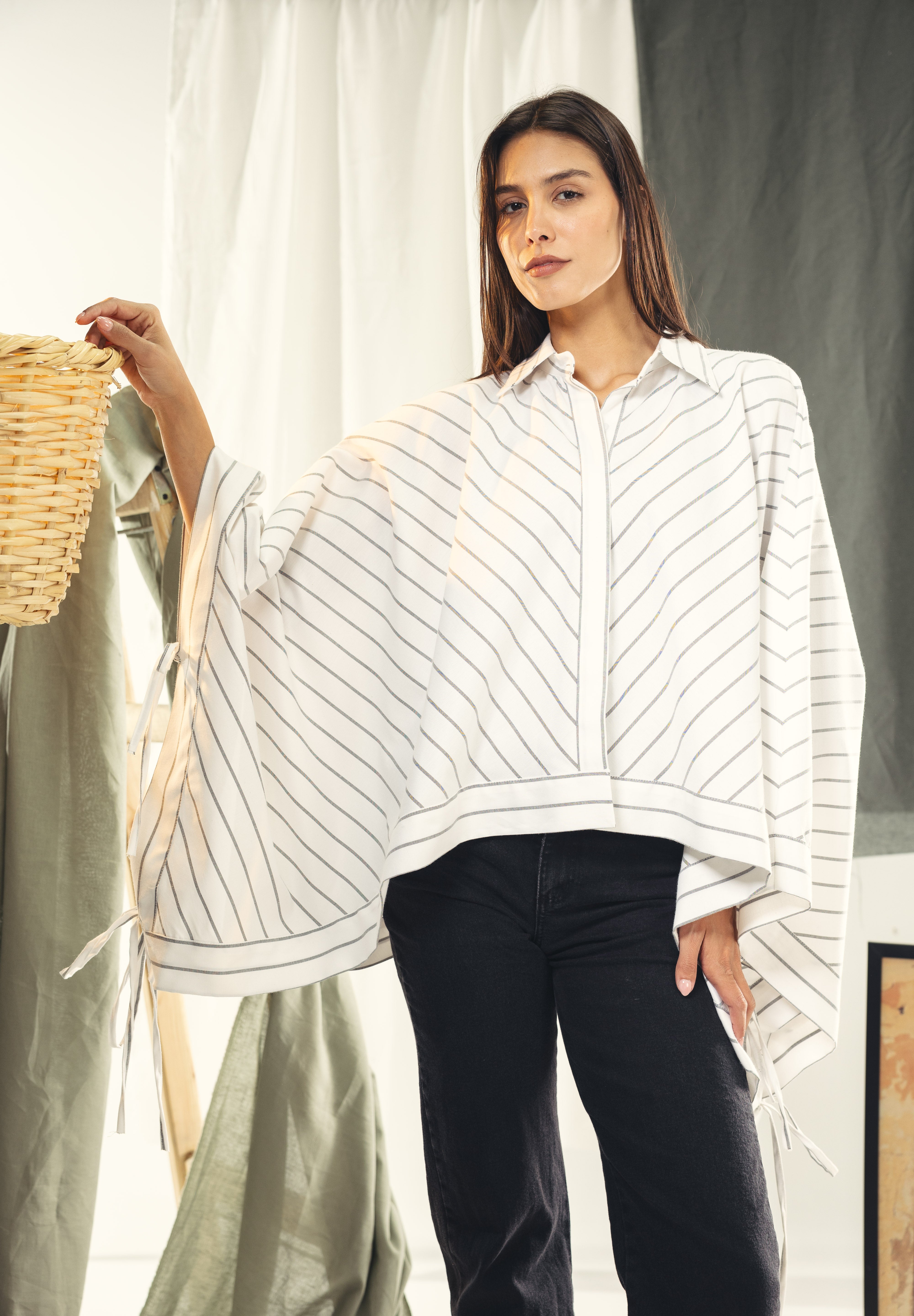 oversized striped shirt with back straw string White & Black