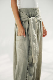 Balloon pants with a waist band and a scarf light olive