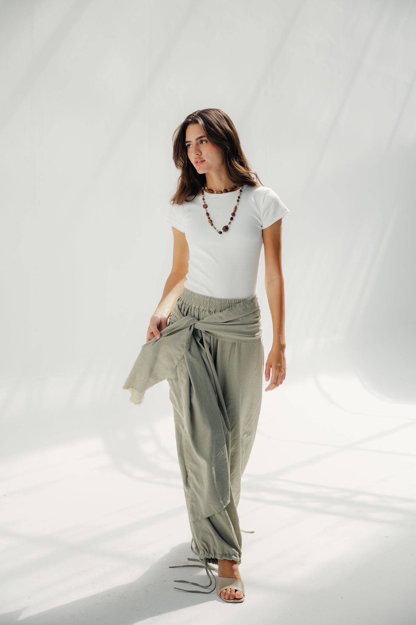 Balloon pants with a waist band and a scarf light olive