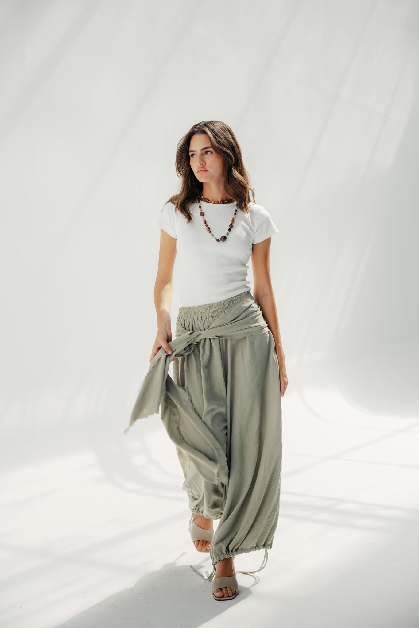 Balloon pants with a waist band and a scarf light olive