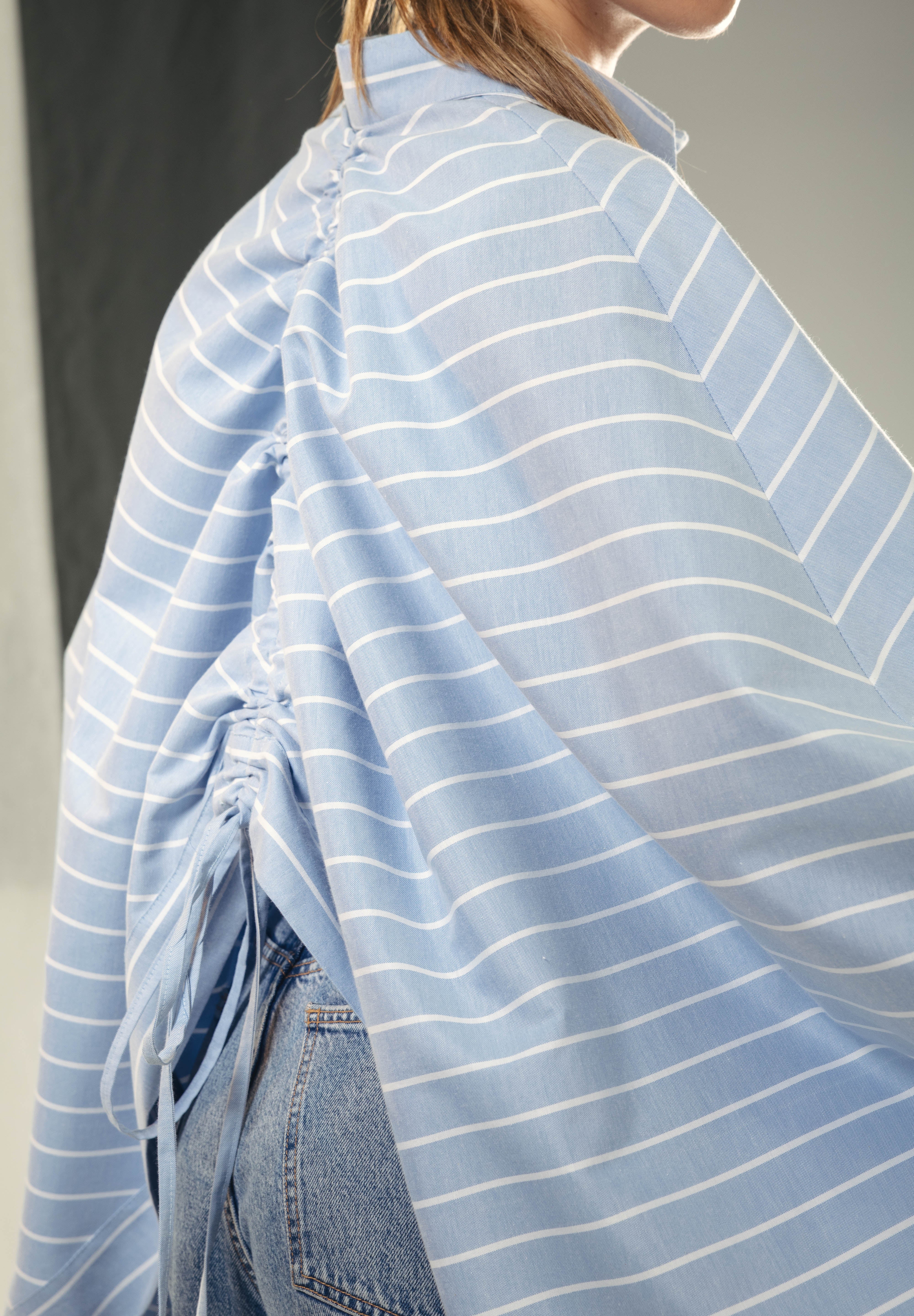 oversized striped shirt with back straw string Blue & White
