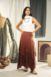 A Flowy skirt with different lengths Orange