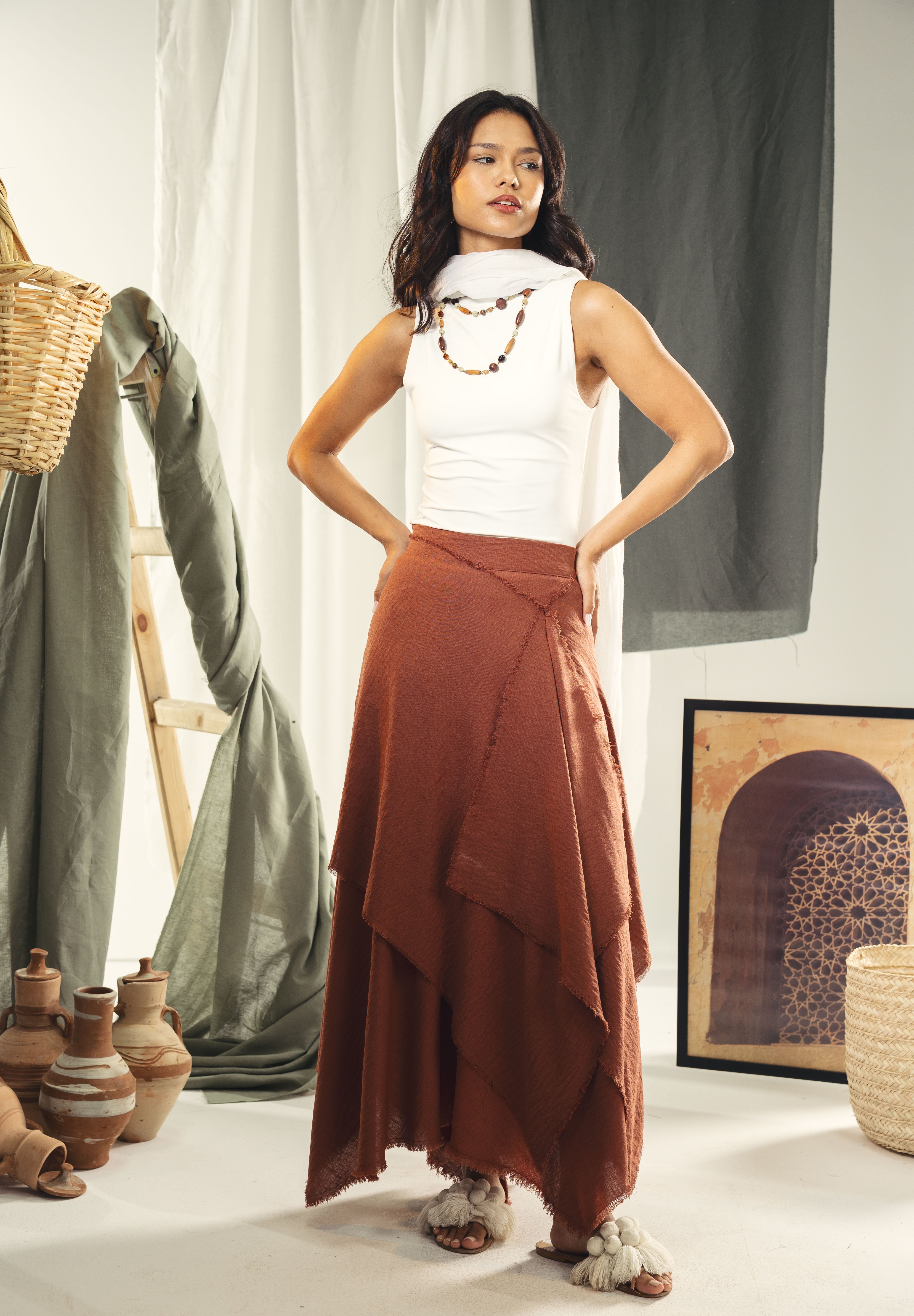 A Flowy skirt with different lengths Orange