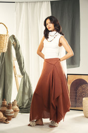 A Flowy skirt with different lengths Orange