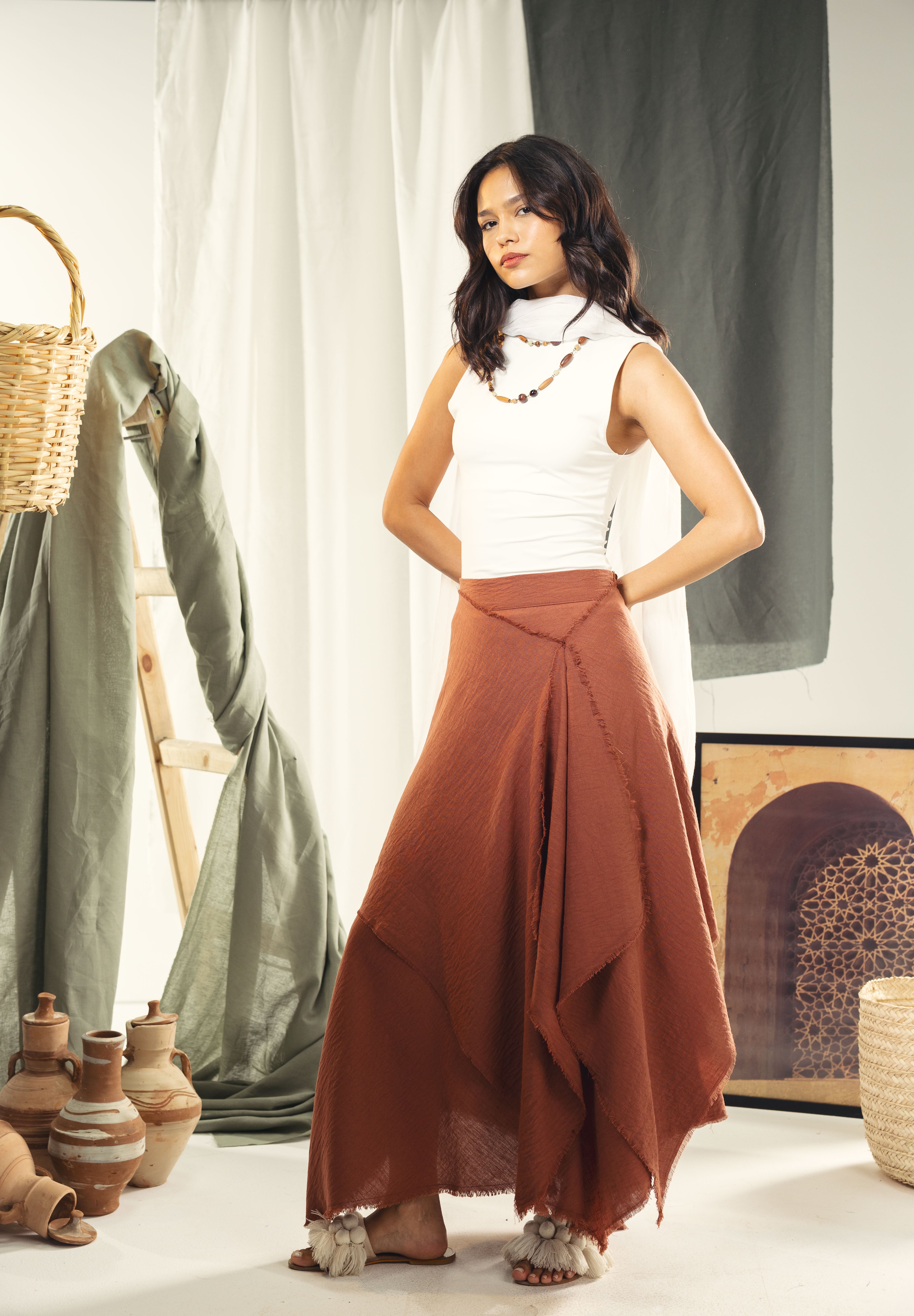 A Flowy skirt with different lengths Orange