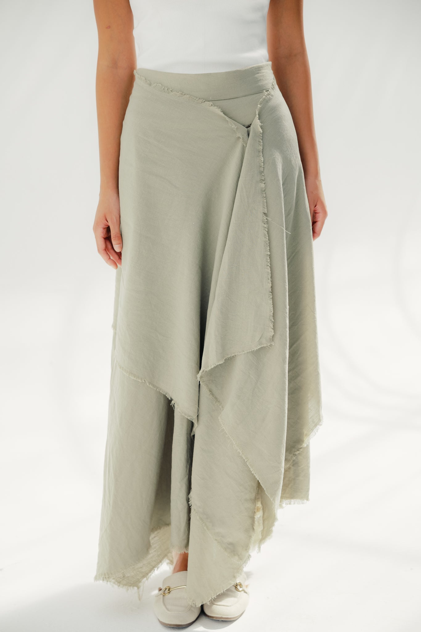 A Flowy skirt with different lengths Olive