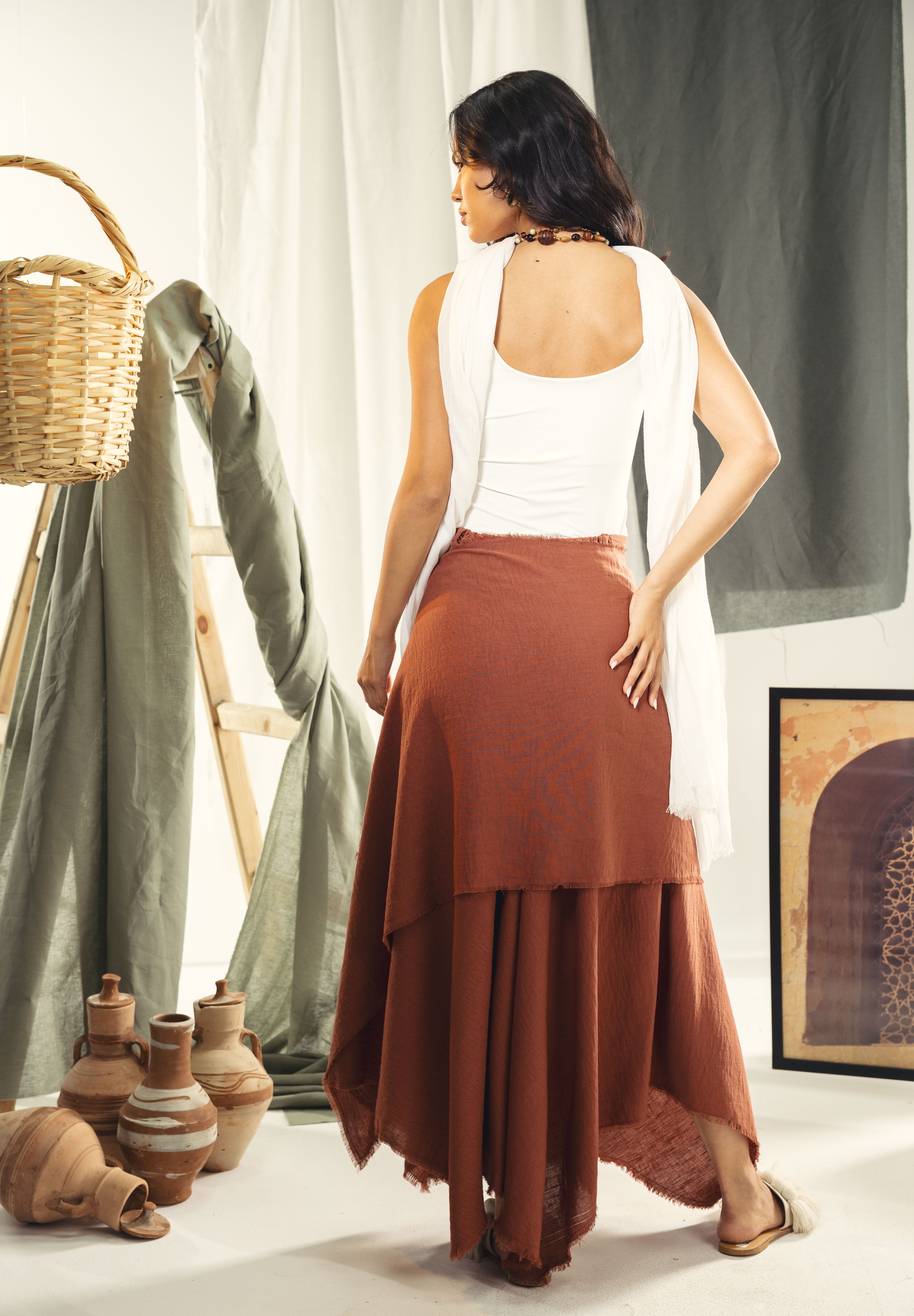 A Flowy skirt with different lengths Orange