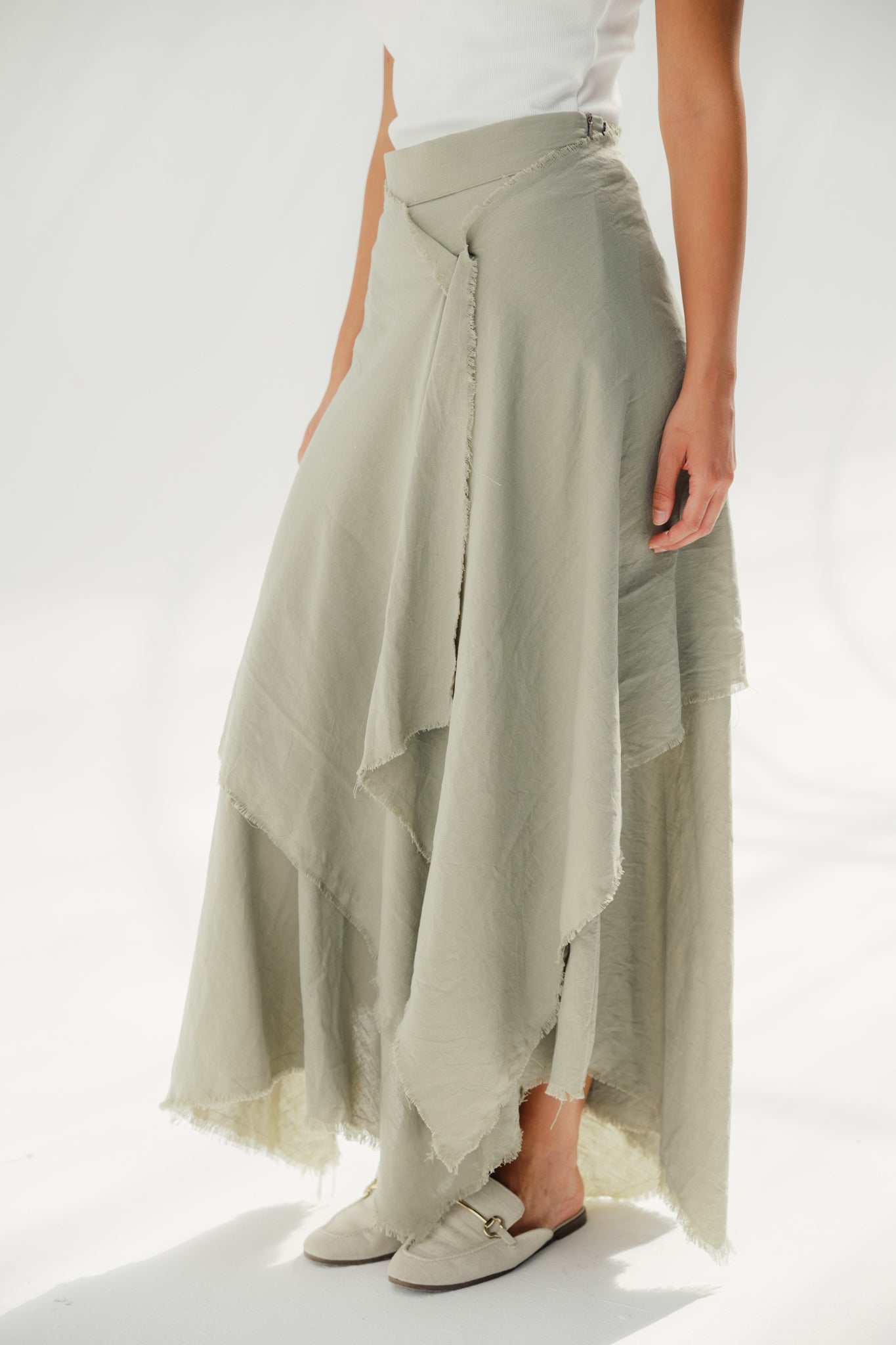 A Flowy skirt with different lengths Olive