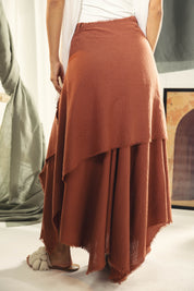 A Flowy skirt with different lengths Orange