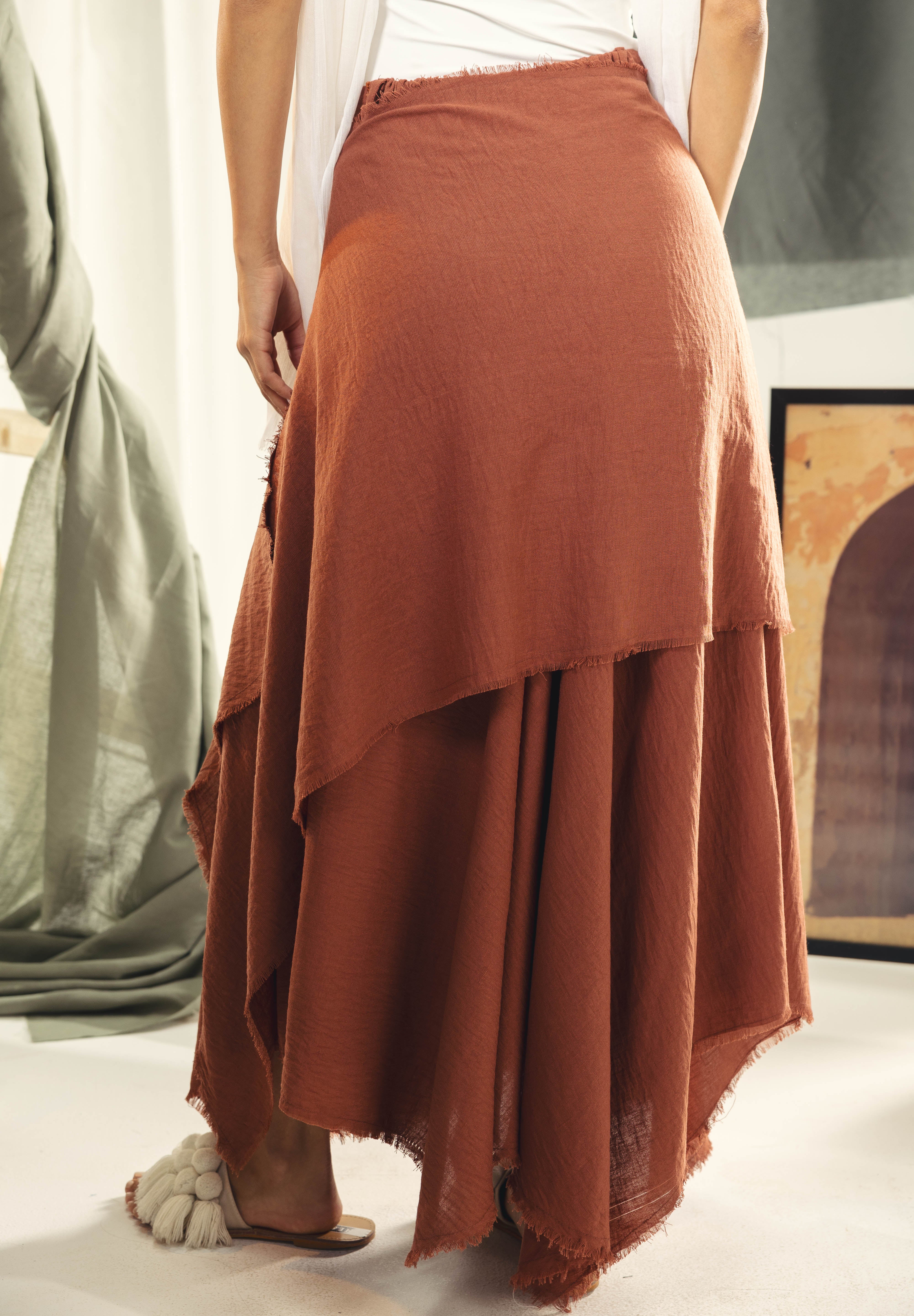 A Flowy skirt with different lengths Orange