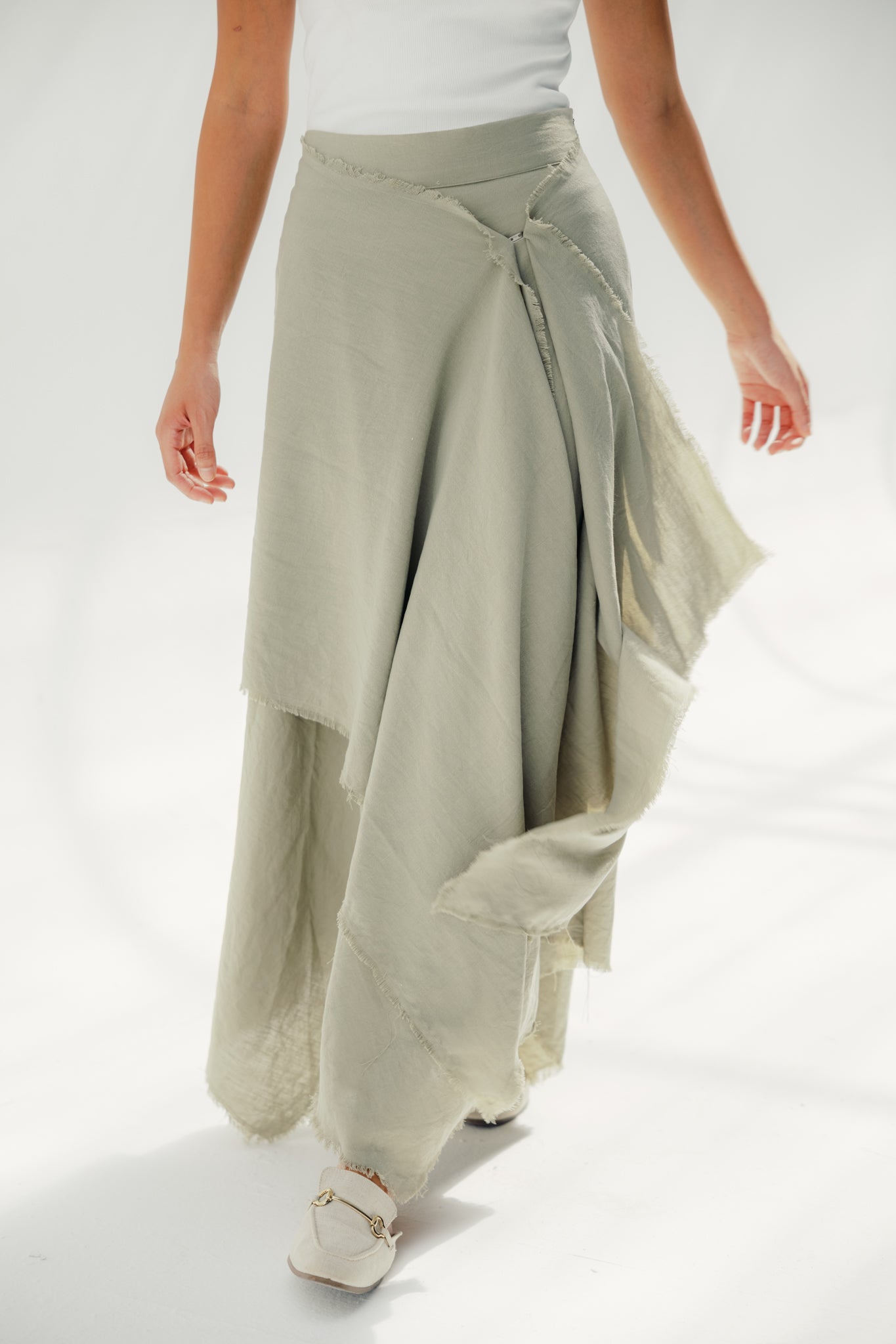 A Flowy skirt with different lengths Olive