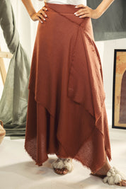 A Flowy skirt with different lengths Orange