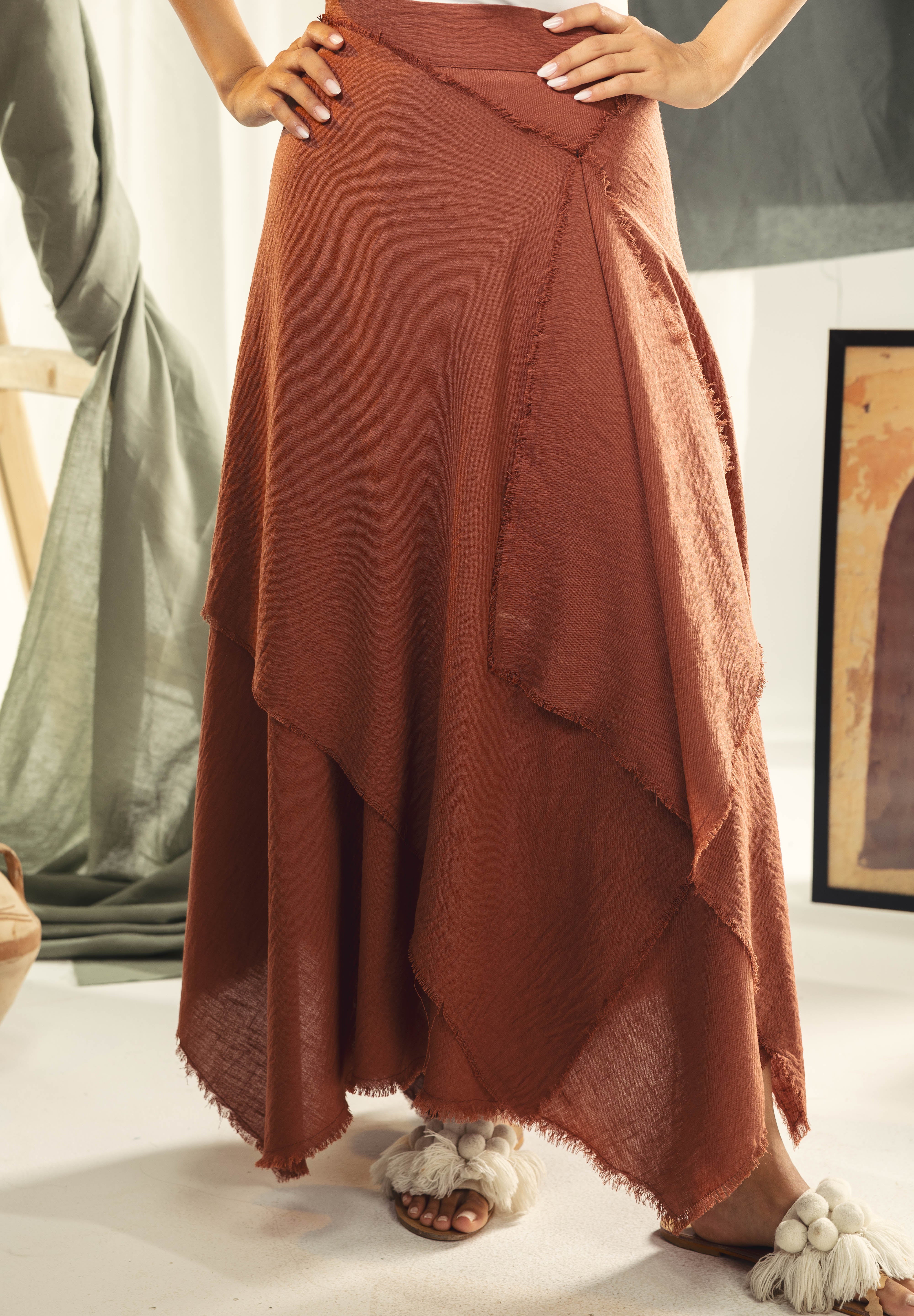 A Flowy skirt with different lengths Orange