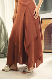 A Flowy skirt with different lengths Orange