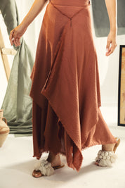 A Flowy skirt with different lengths Orange
