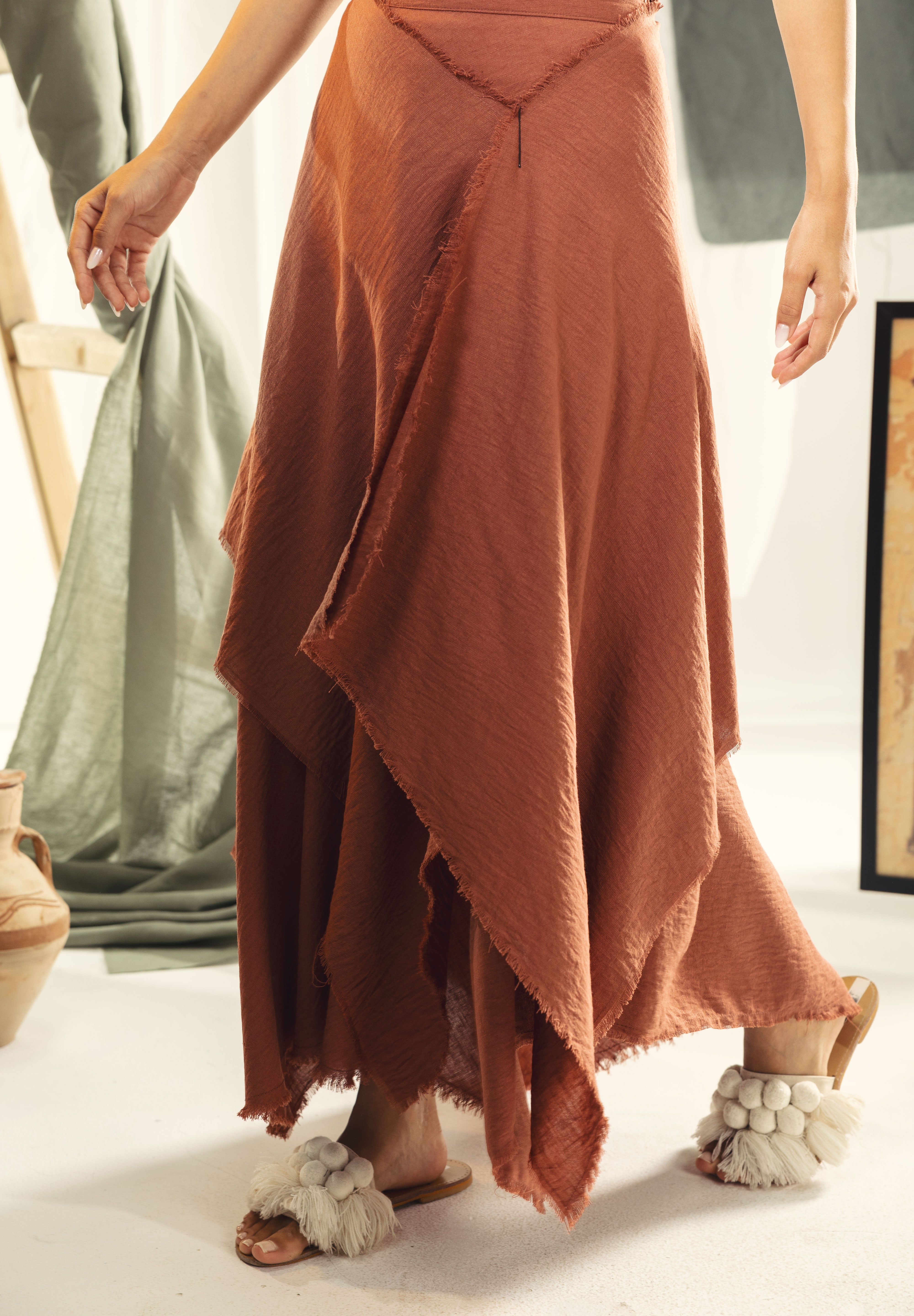 A Flowy skirt with different lengths Orange