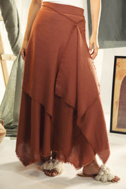 A Flowy skirt with different lengths Orange
