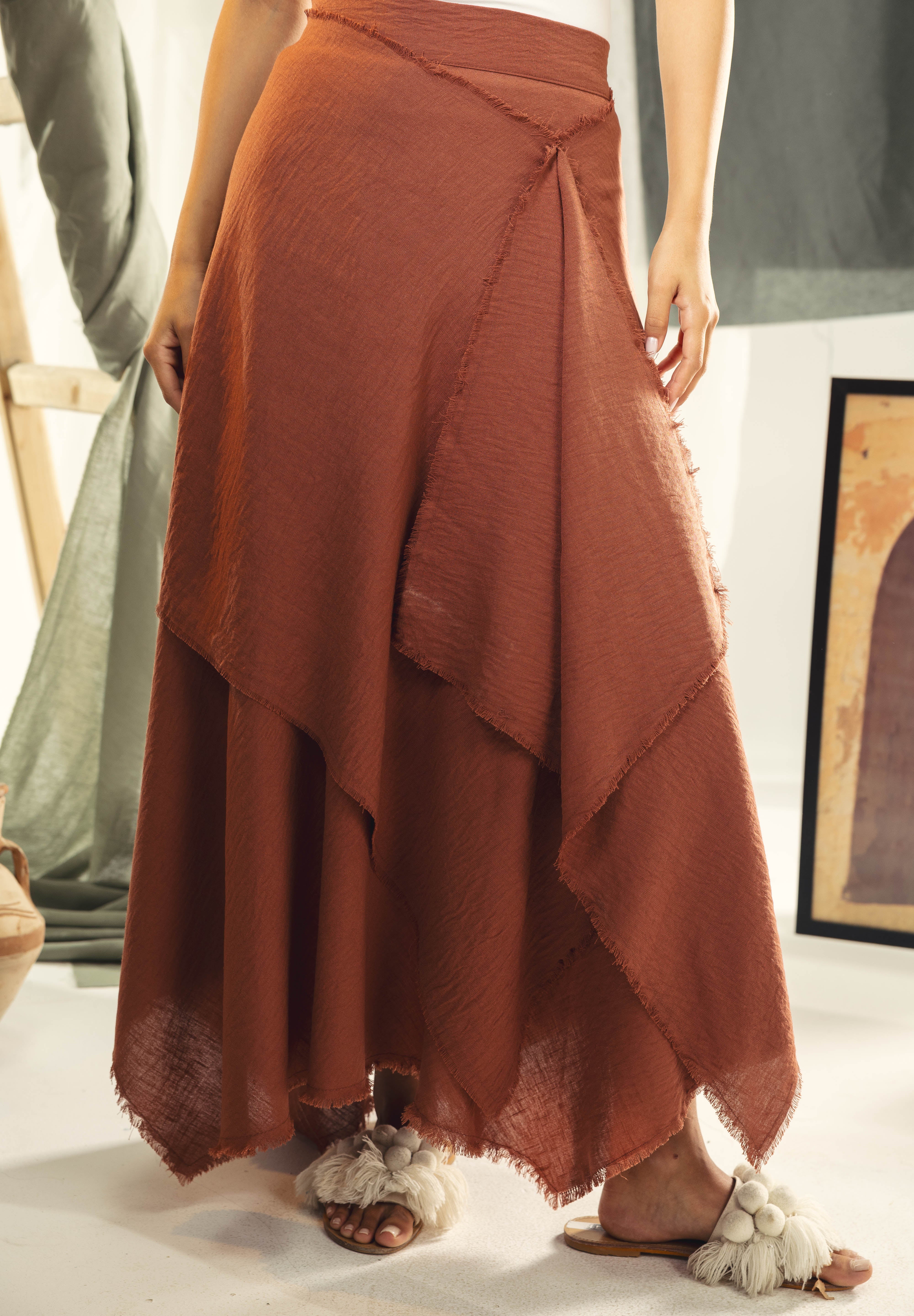 A Flowy skirt with different lengths Orange