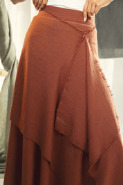 A Flowy skirt with different lengths Orange