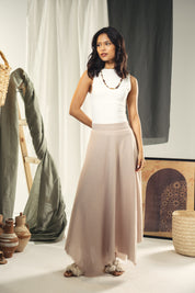 A Flowy skirt with different lengths Beige