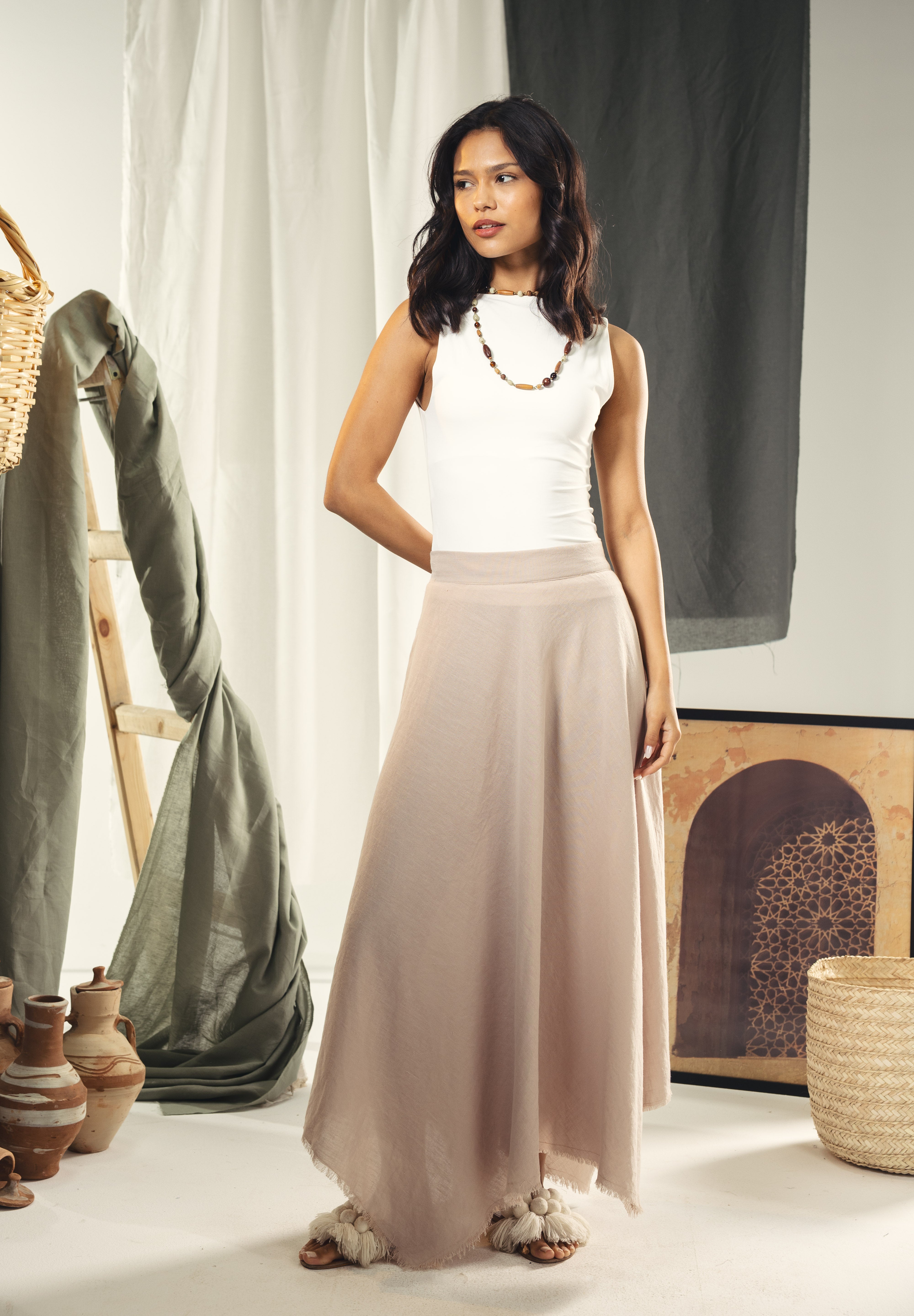 A Flowy skirt with different lengths Beige