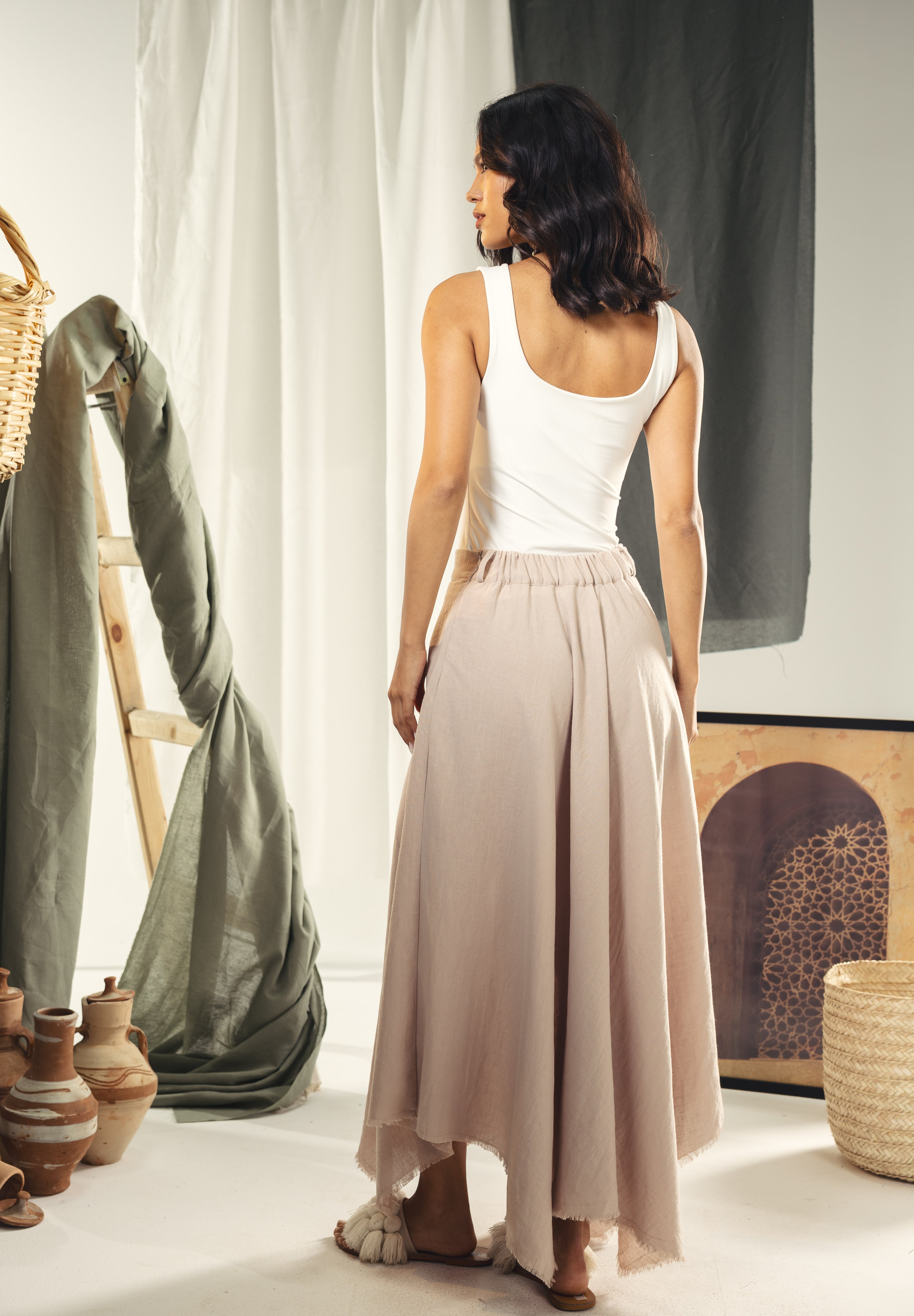 A Flowy skirt with different lengths Beige