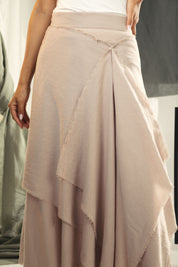 A Flowy skirt with different lengths Beige