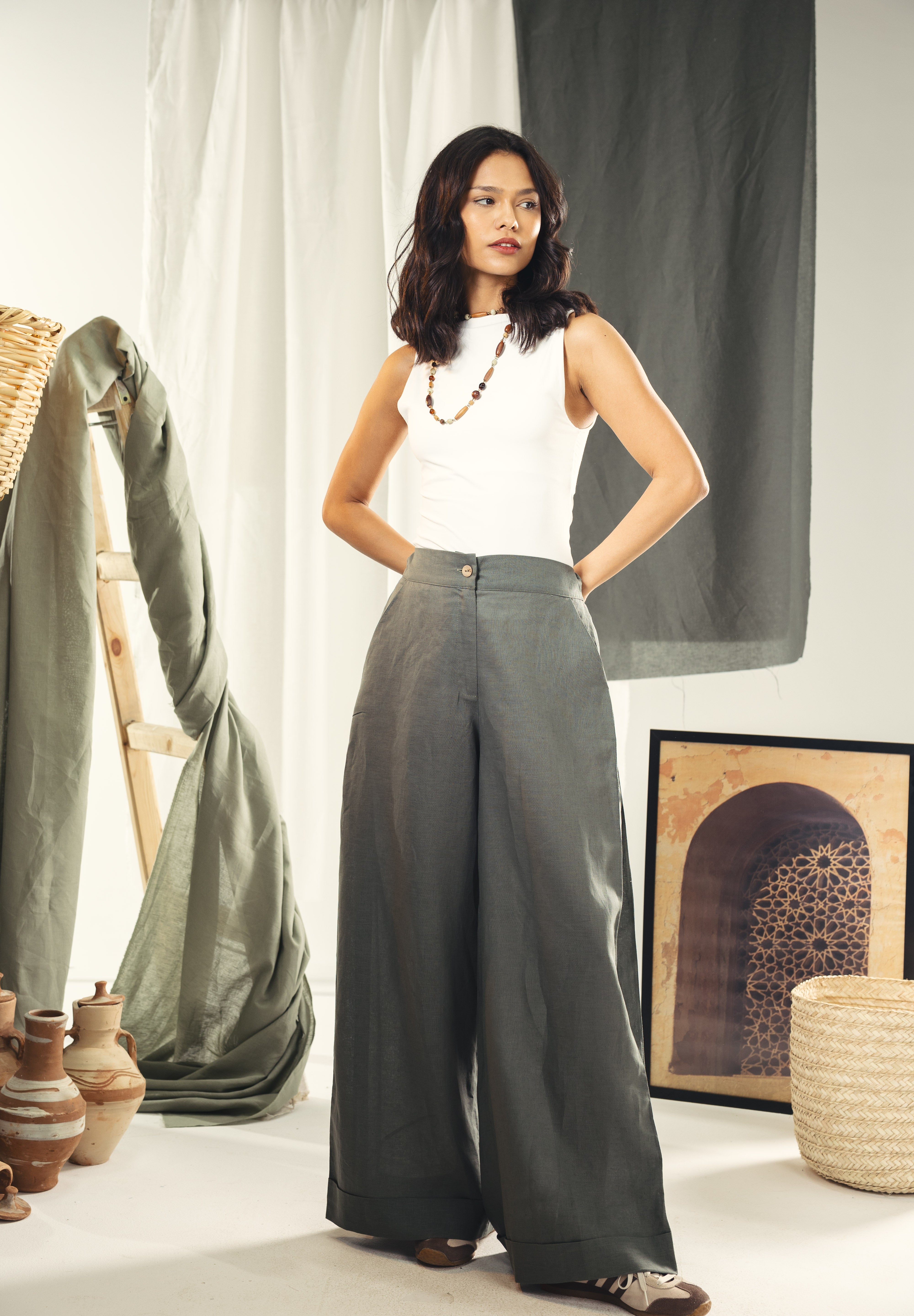 Wide leg pant with pleats Olive