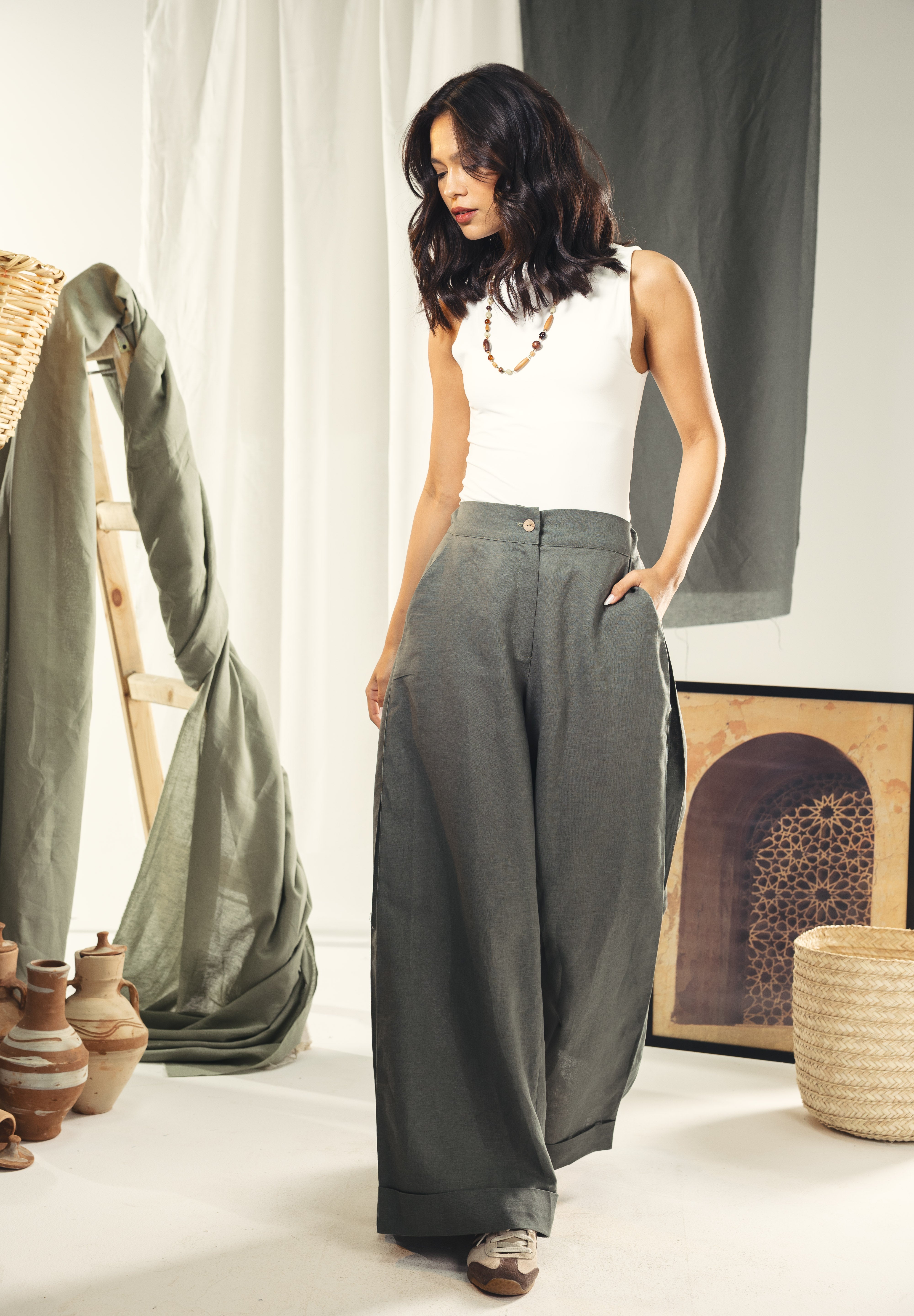 Wide leg pant with pleats Olive