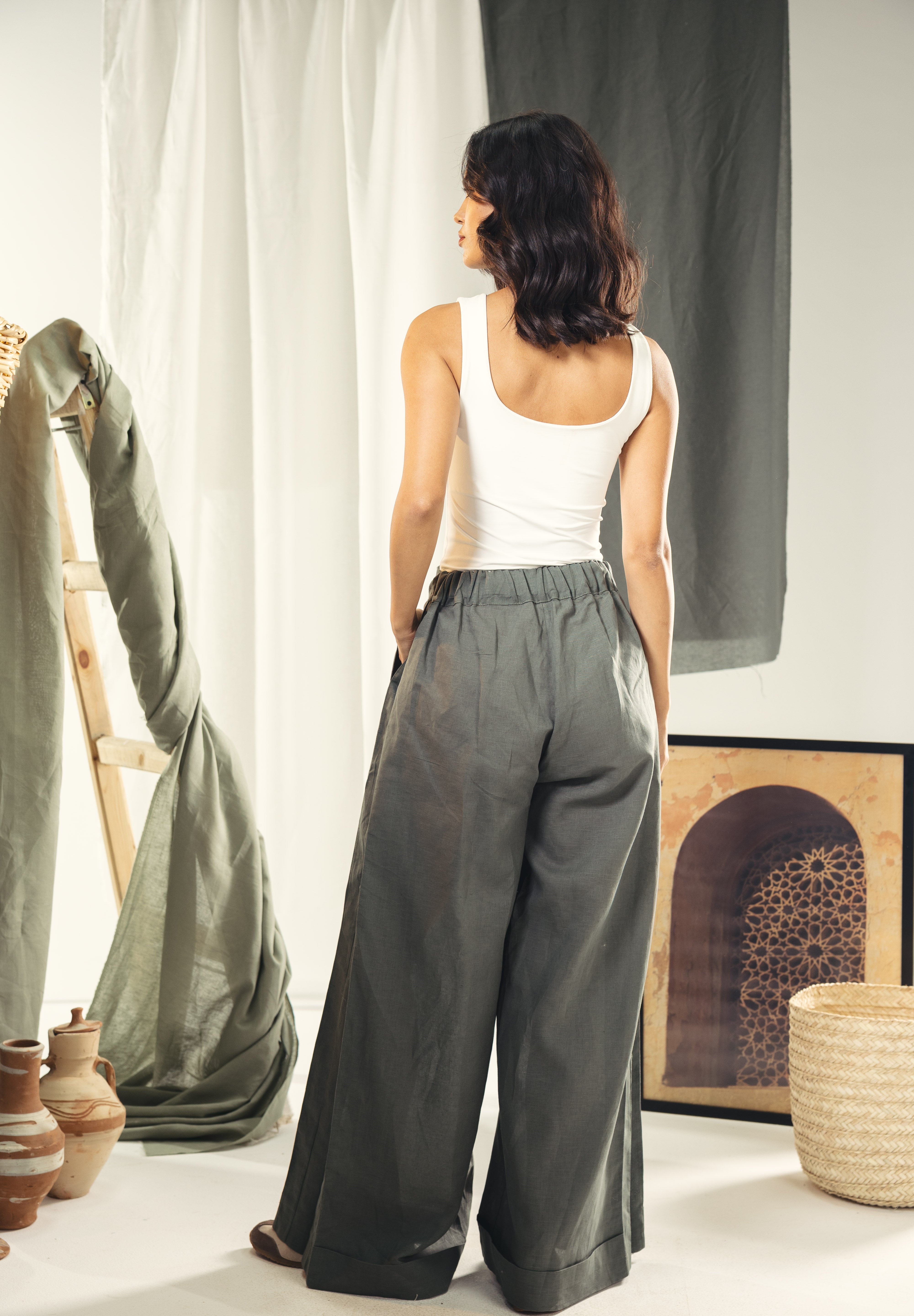 Wide leg pant with pleats Olive