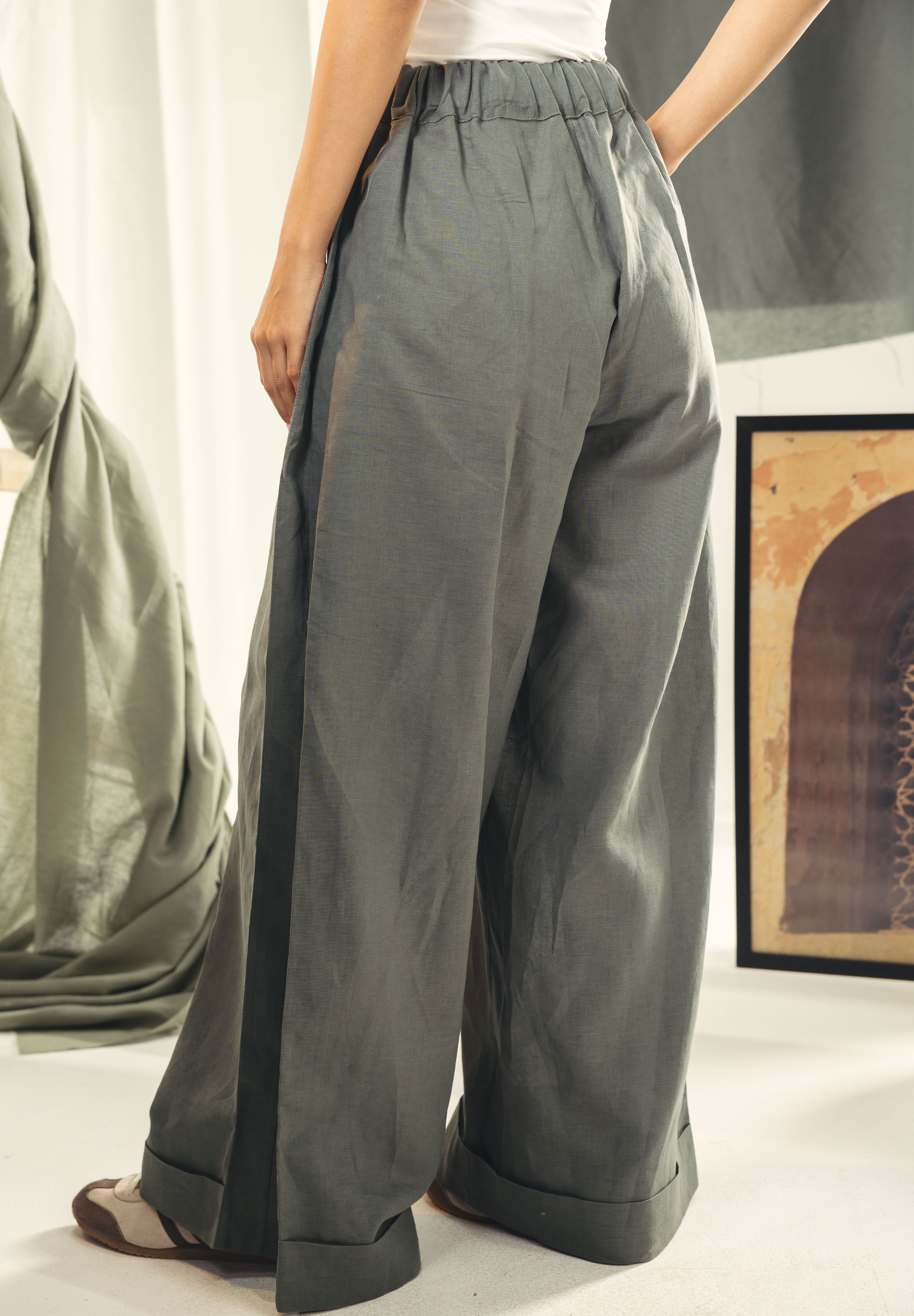 Wide leg pant with pleats Olive