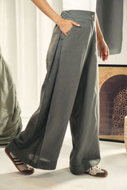 Wide leg pant with pleats Olive