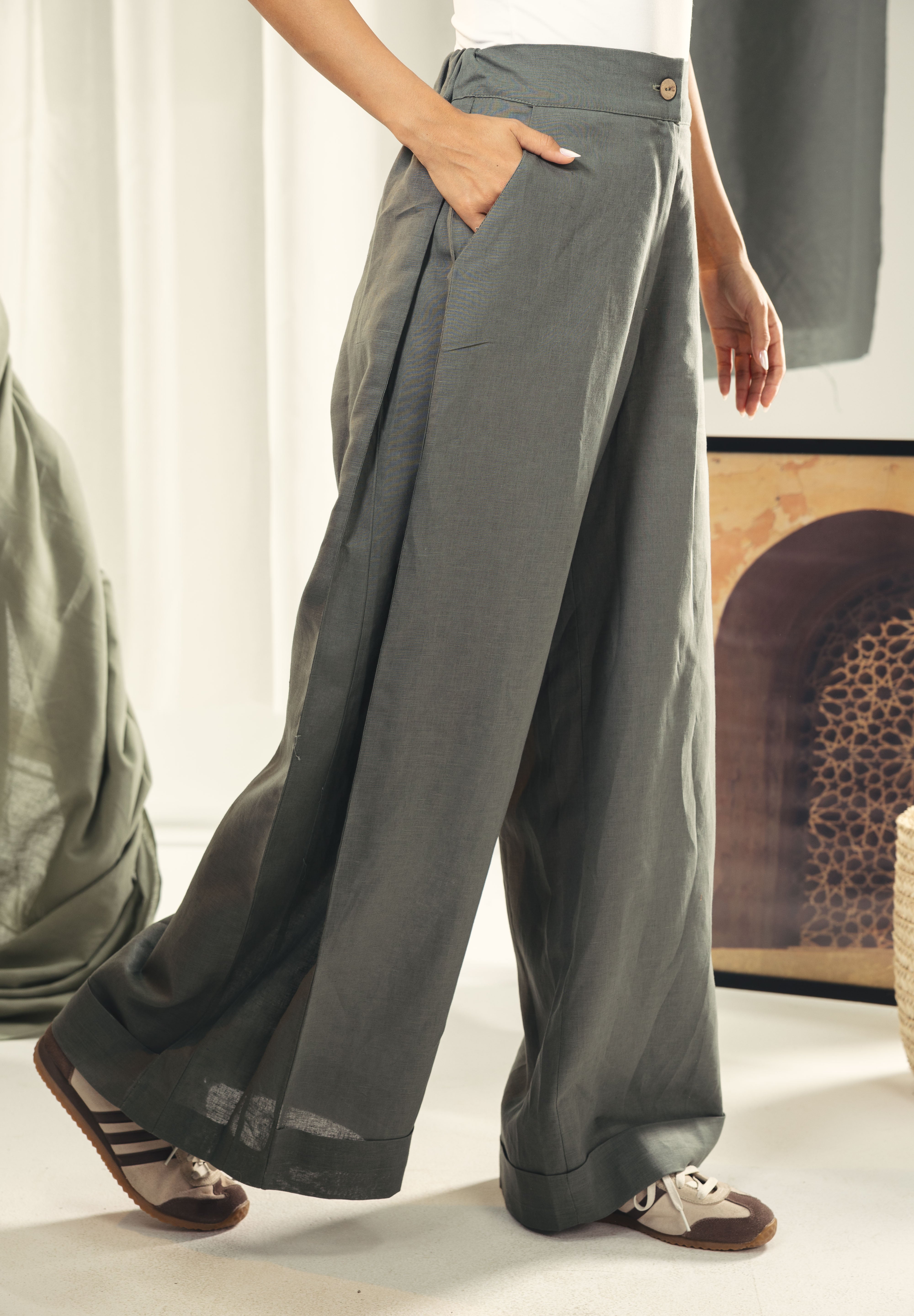 Wide leg pant with pleats Olive