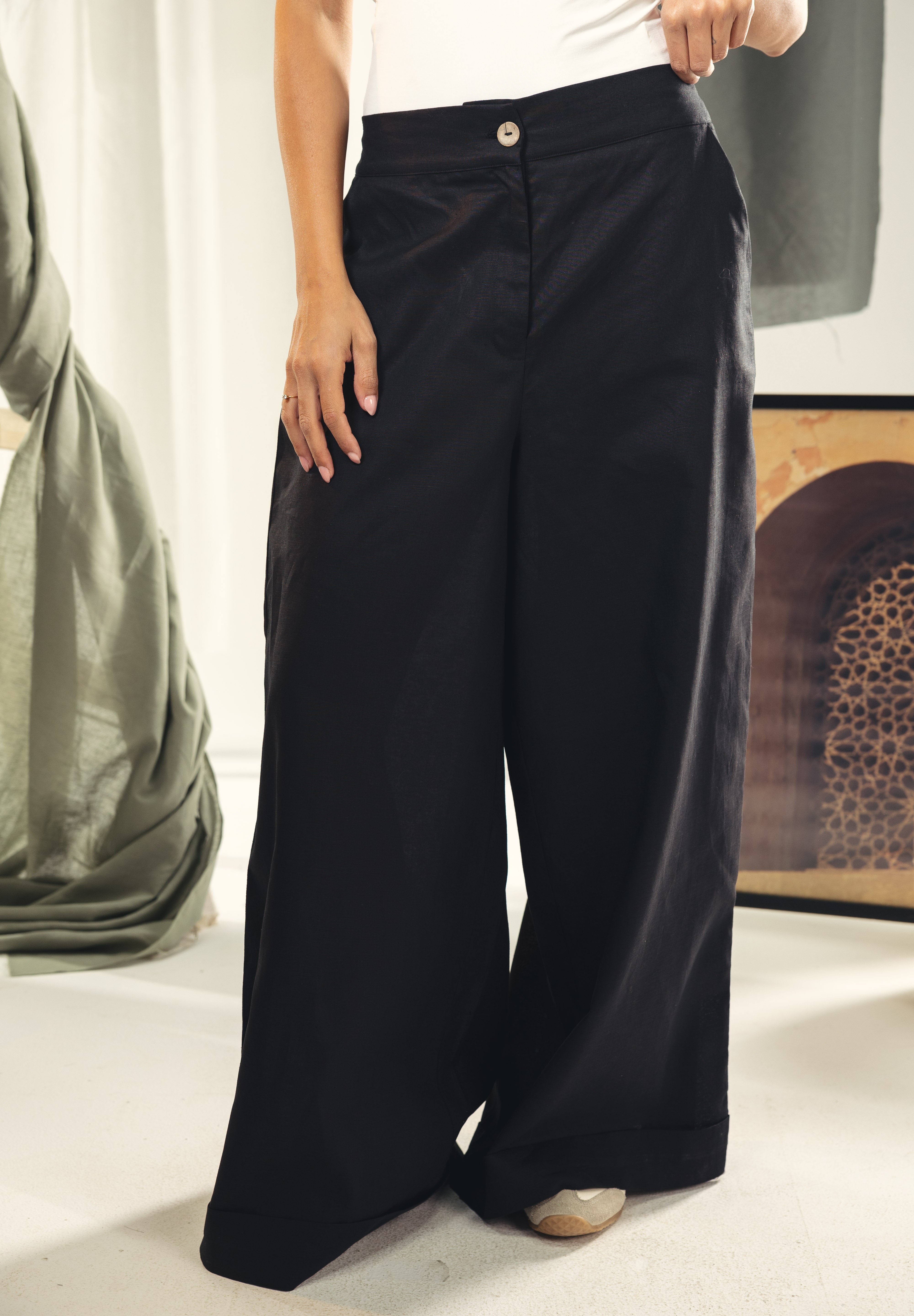 Wide leg pant with pleats Black