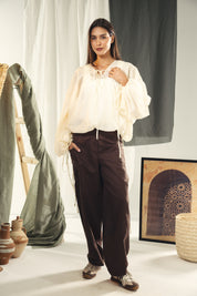 A feminine balloon loose blouse Off-white