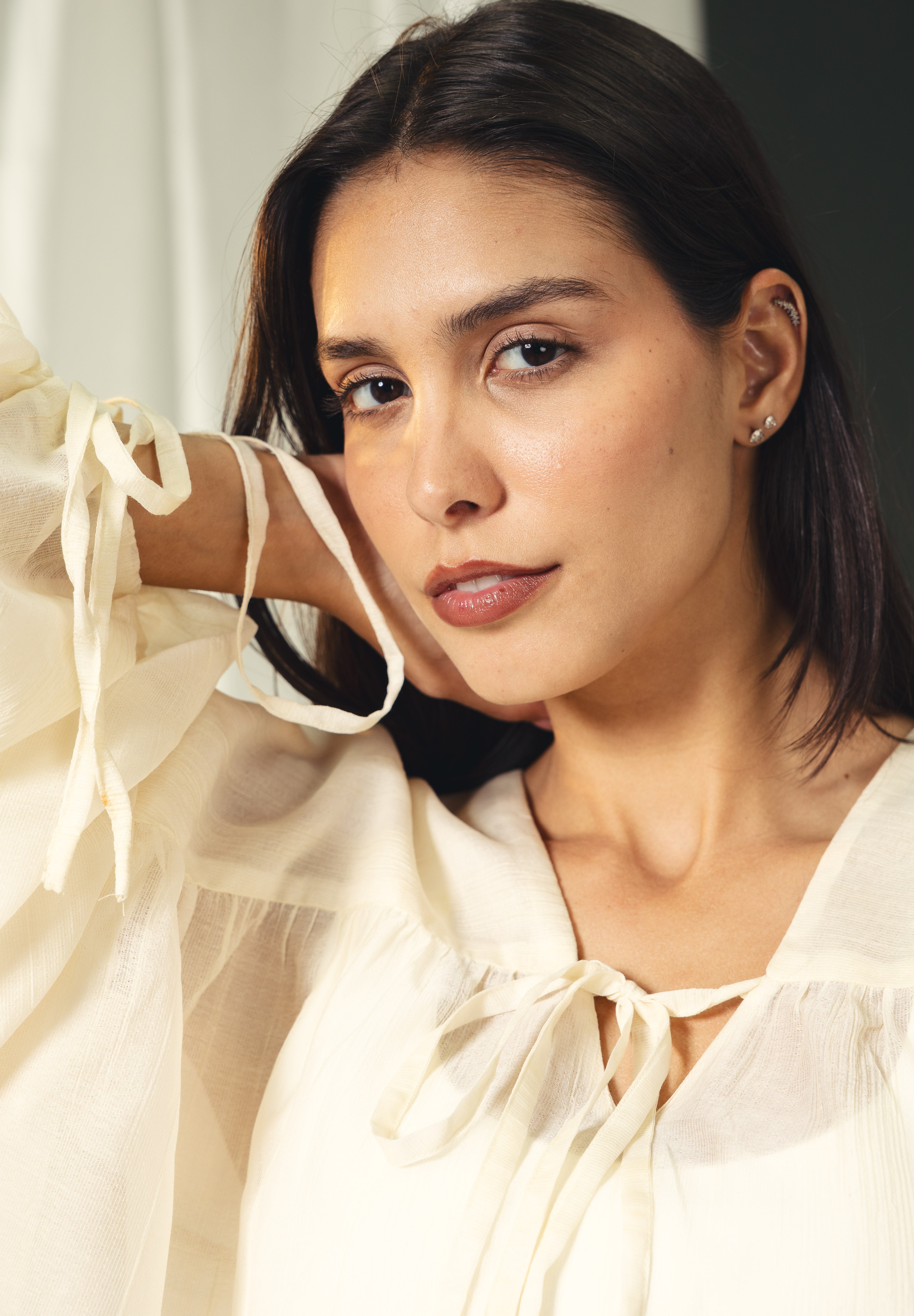 A feminine balloon loose blouse Off-white