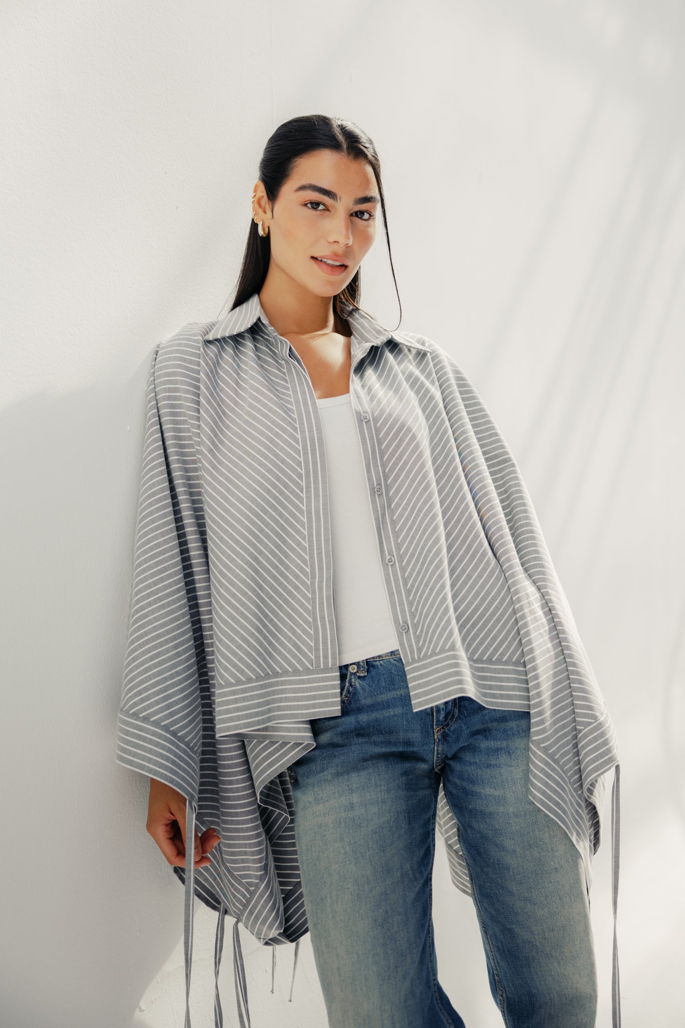 oversized striped shirt with back straw string Grey & White
