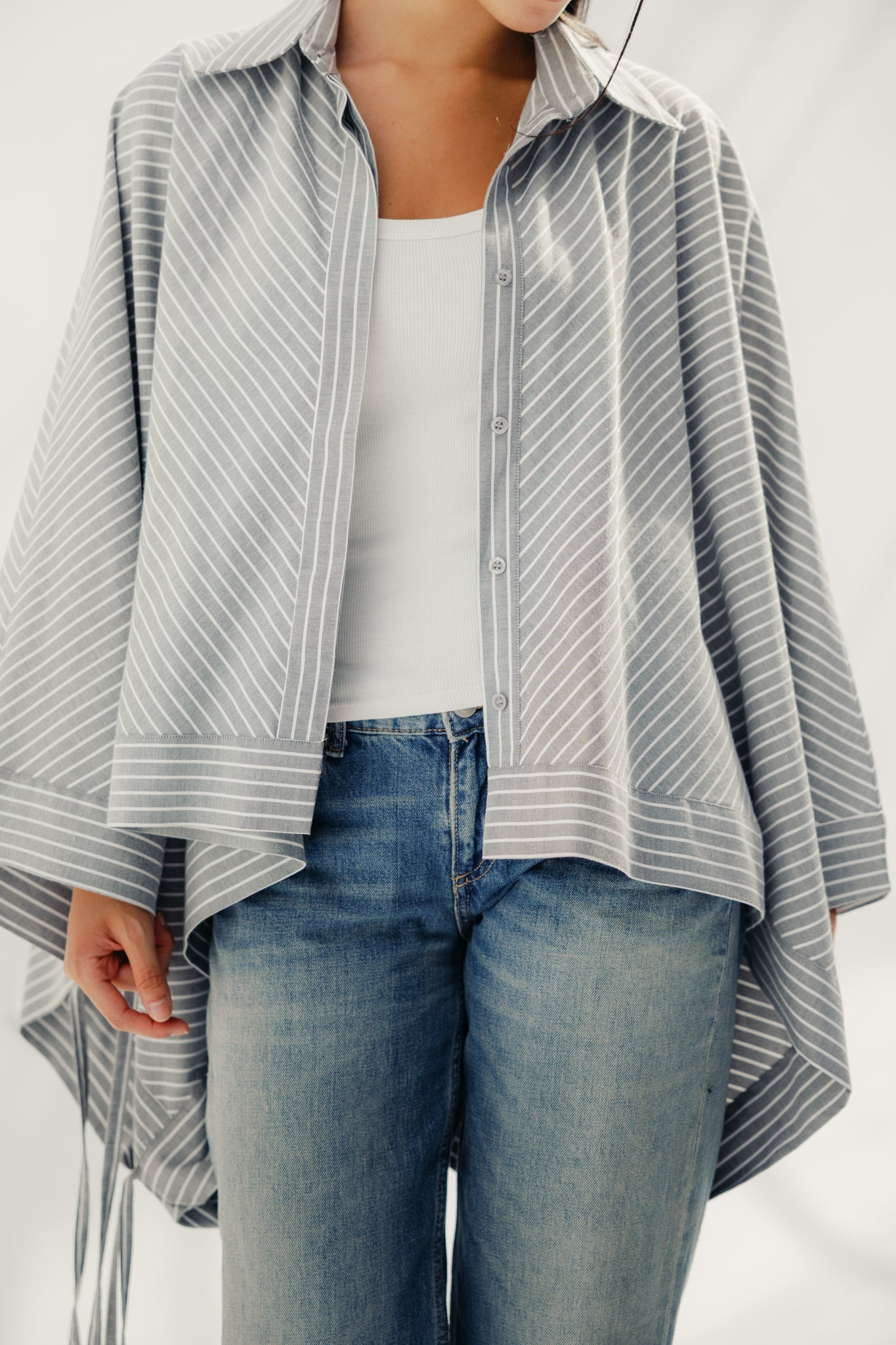 oversized striped shirt with back straw string Grey & White
