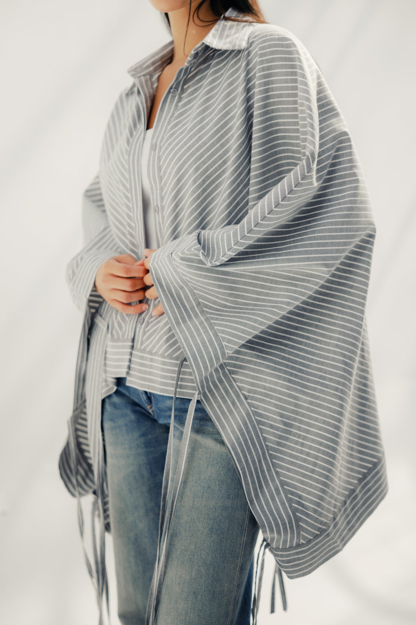 oversized striped shirt with back straw string Grey & White